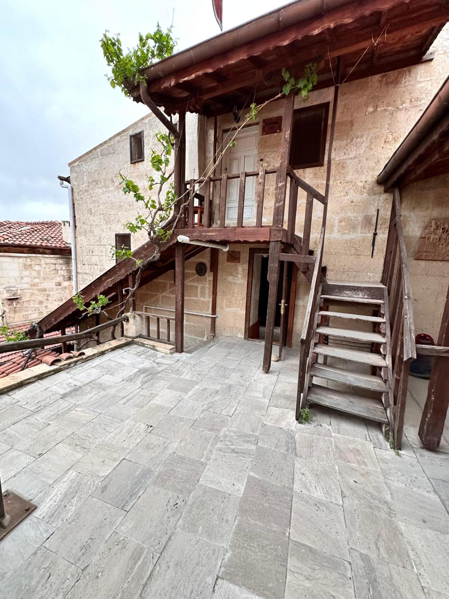 Hotel Tokmak *