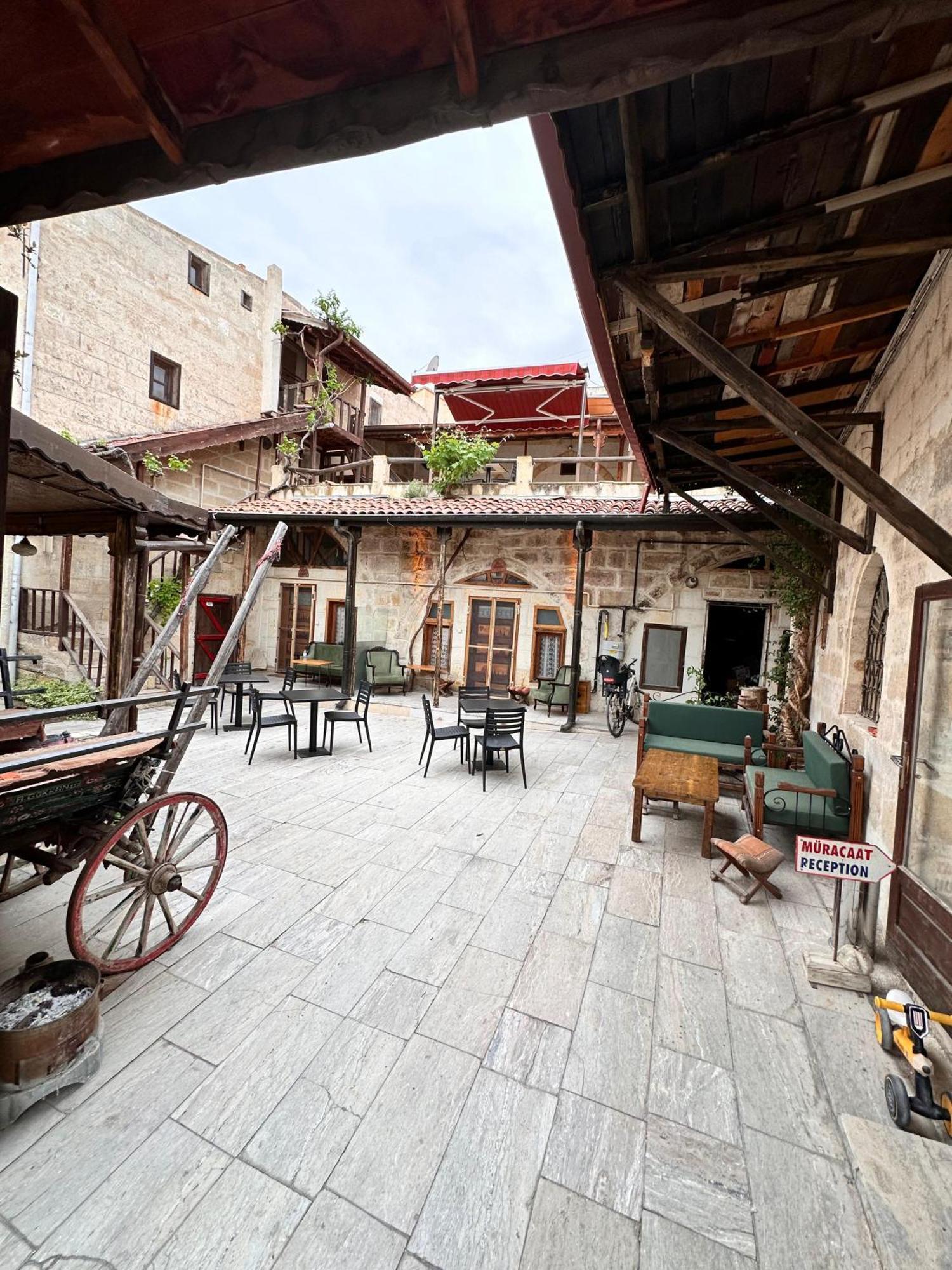 Hotel Tokmak *