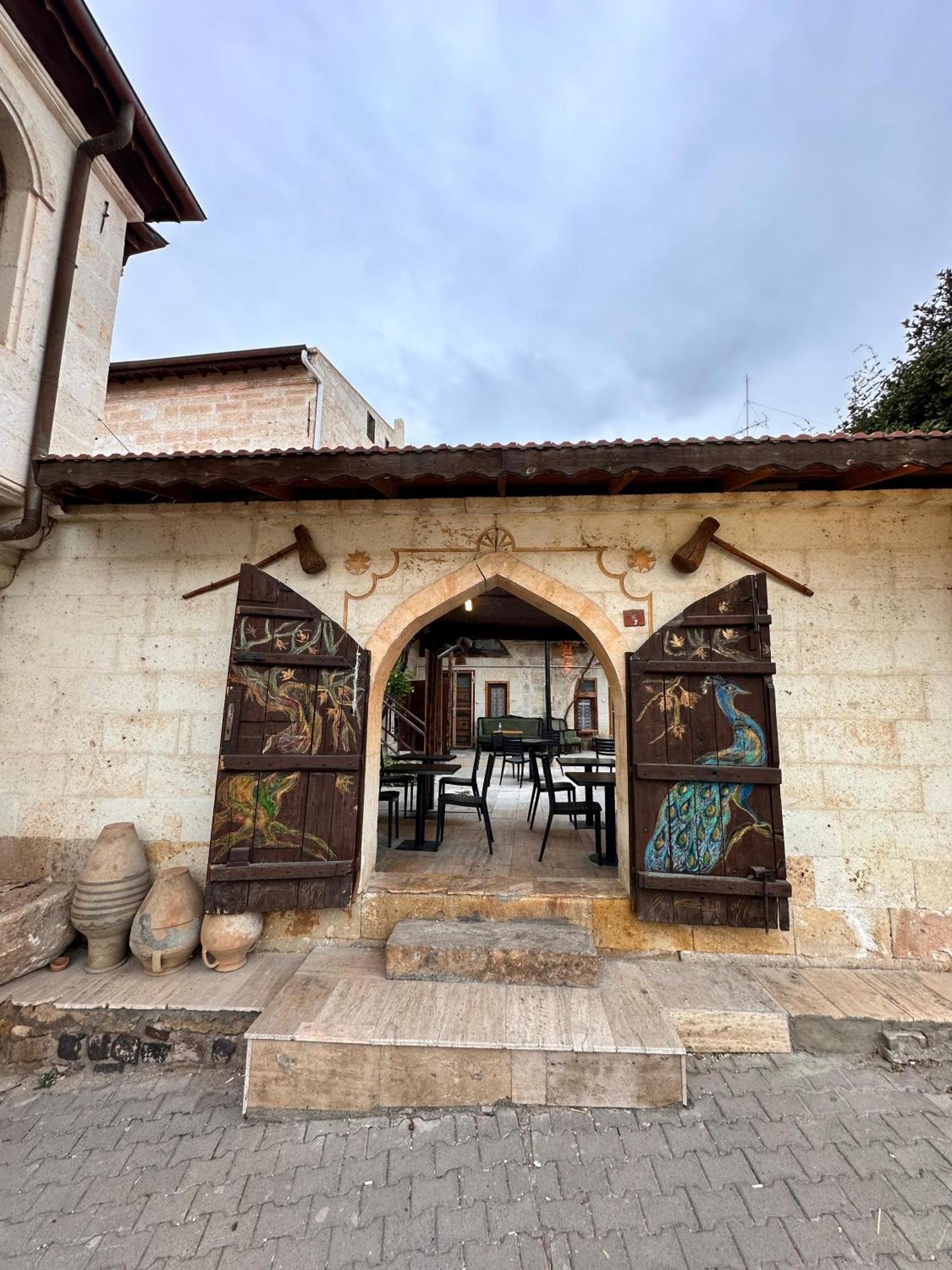 Hotel Tokmak *