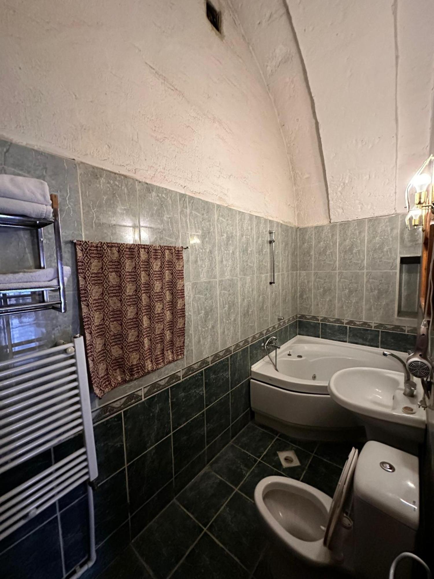 Hotel Tokmak
