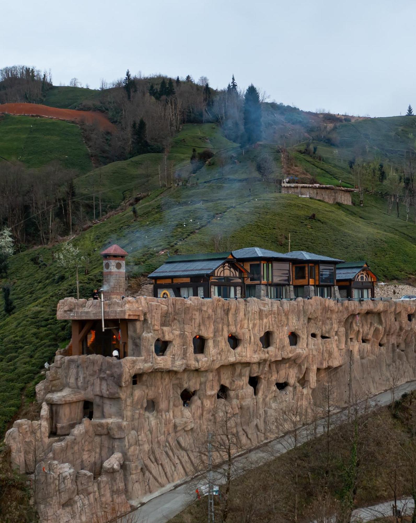 Amazena Hotel Camlihemsin