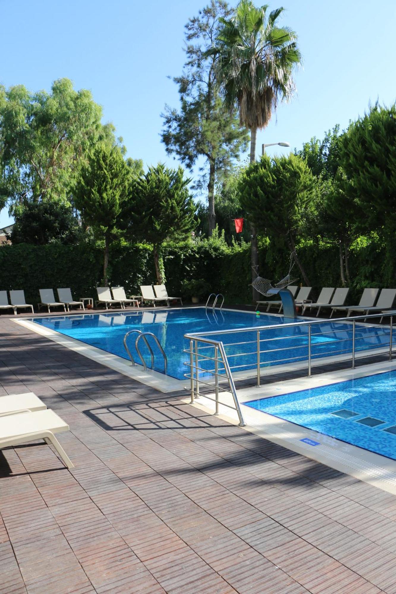 Hotel Ambassador &