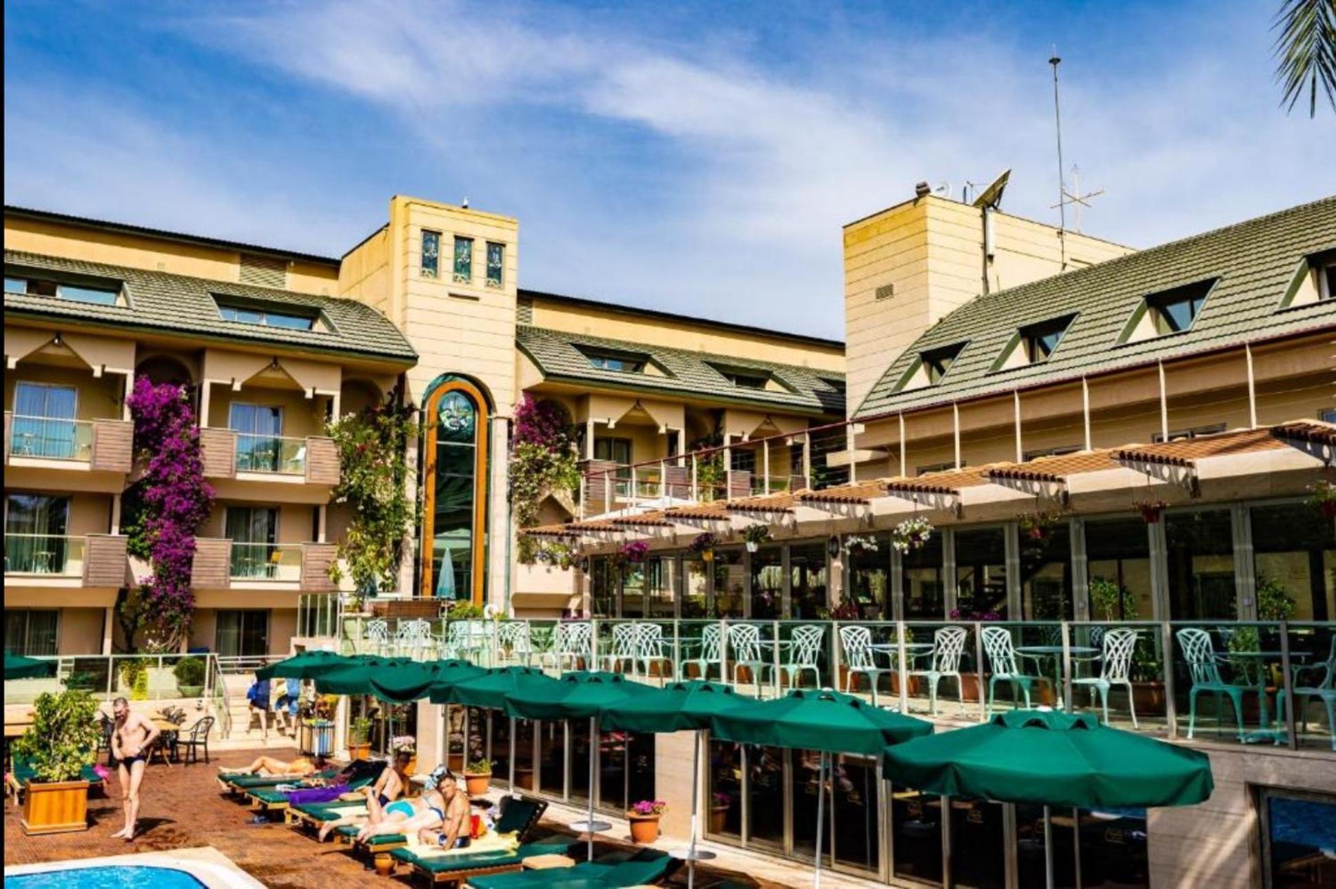 Ambassador & Hotel
