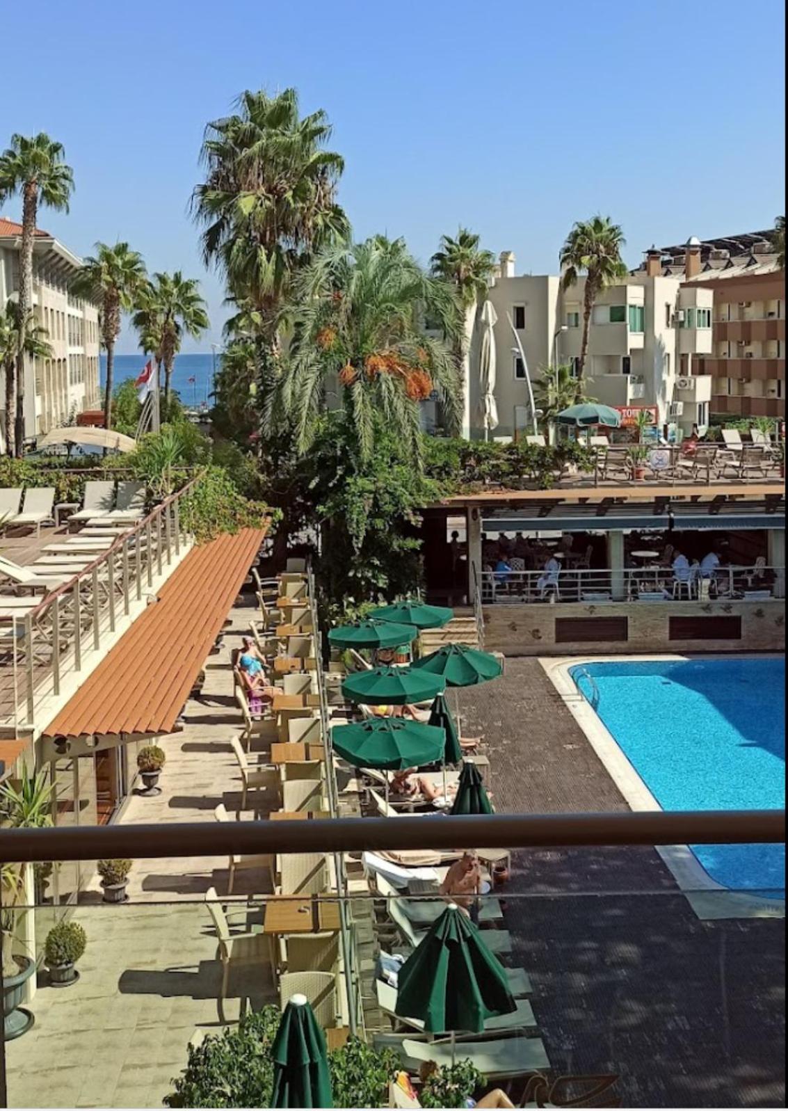 Ambassador & Hotel