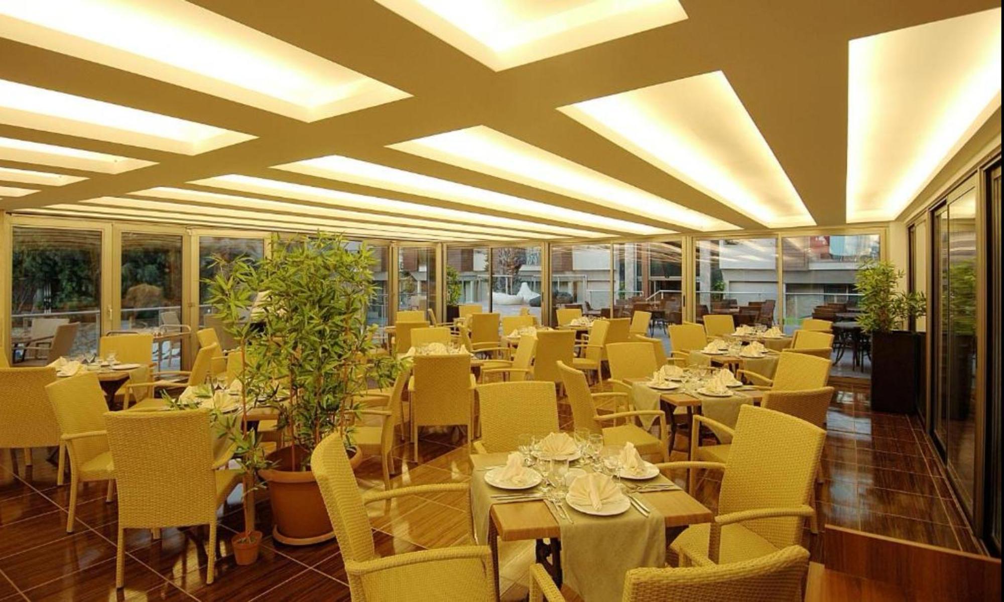 Ambassador & Hotel