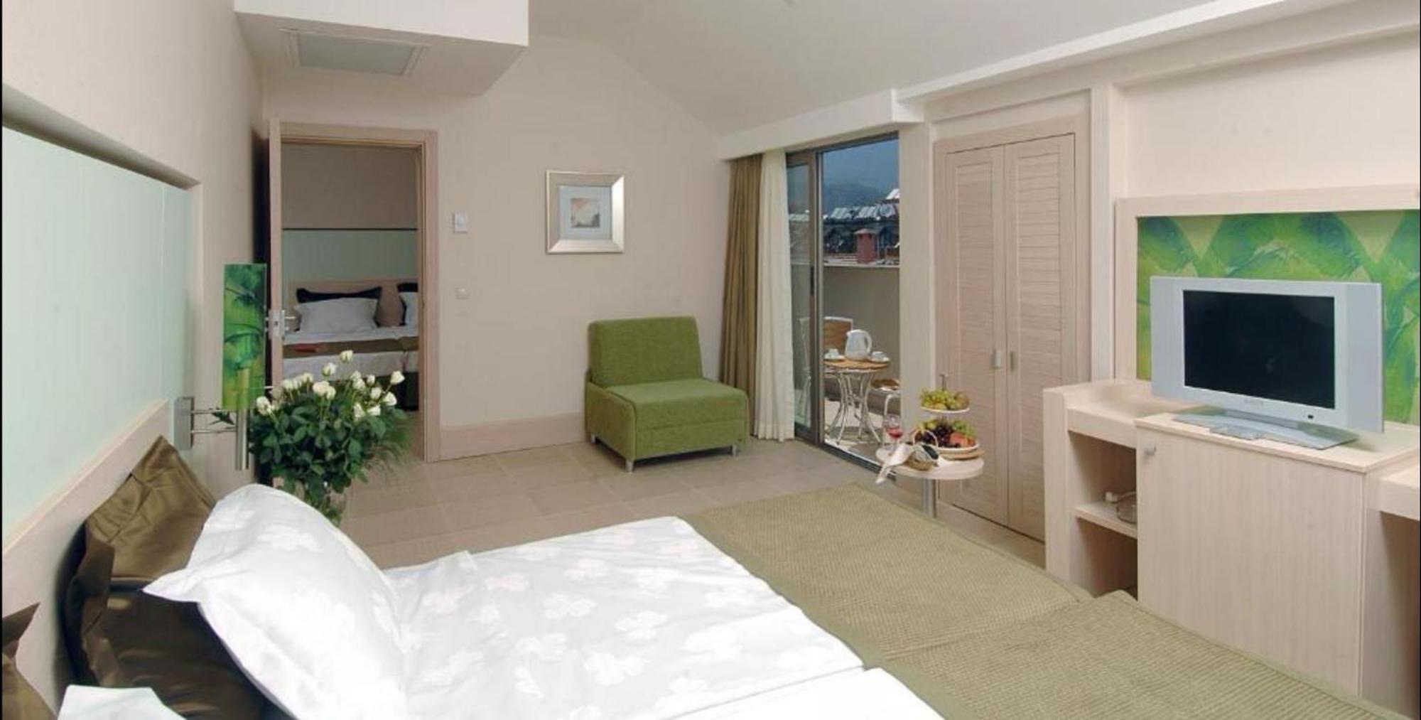 Hotel Ambassador &