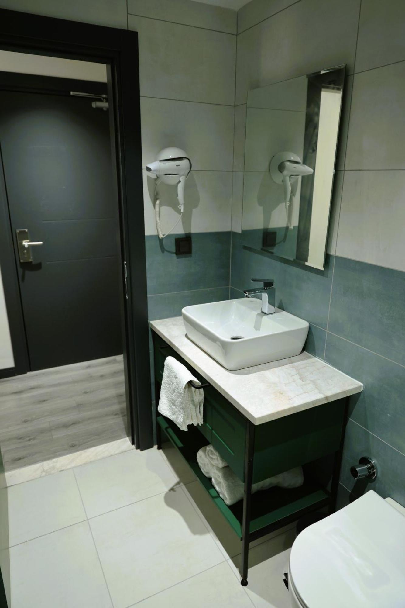 Aybek Ratio Hotel