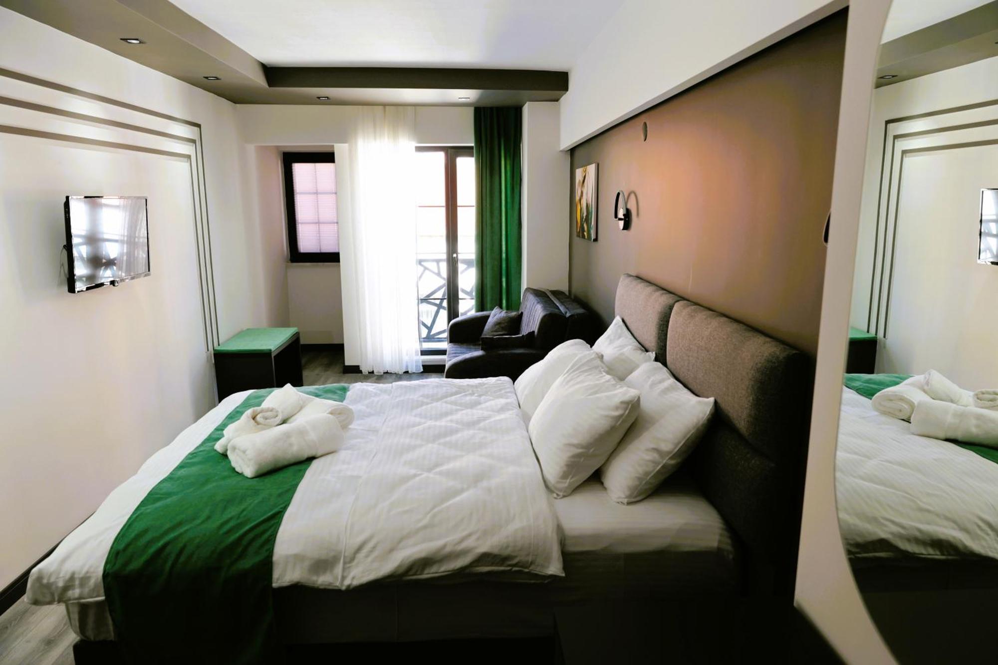 Aybek Ratio Hotel *