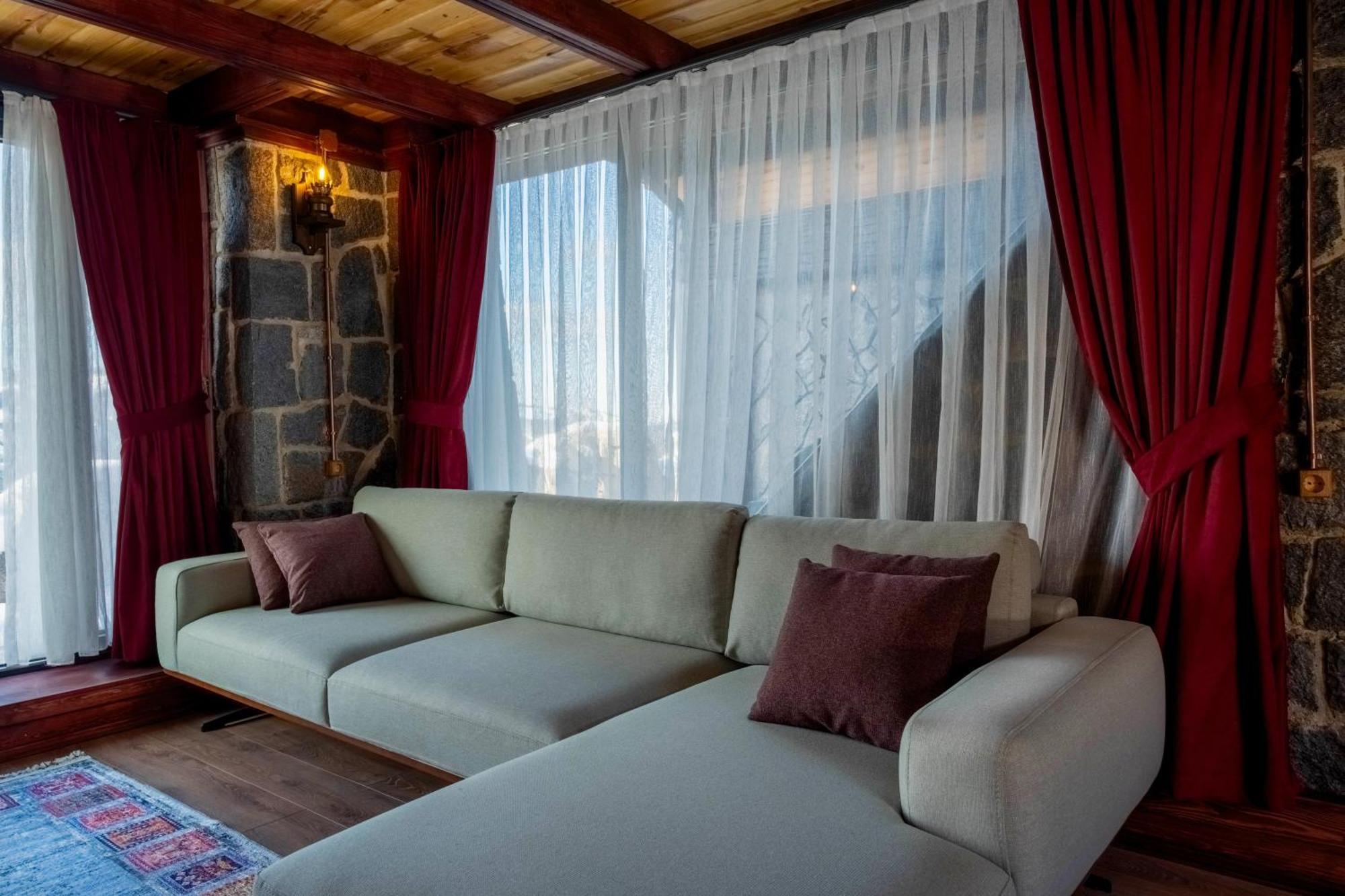 Amazena Hotel *