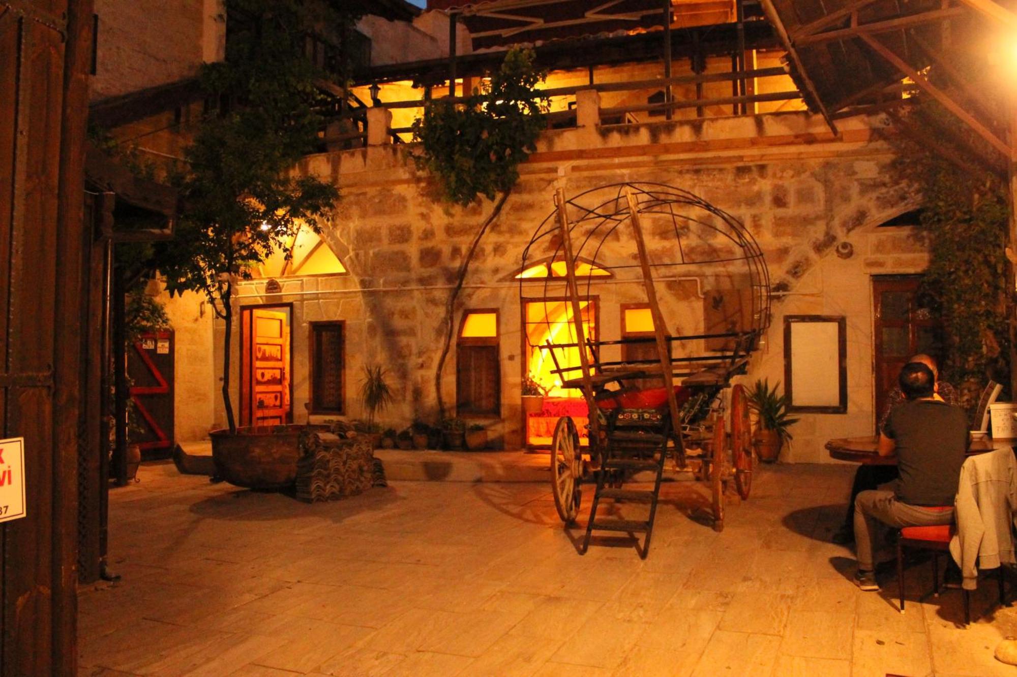 Tokmak Hotel *