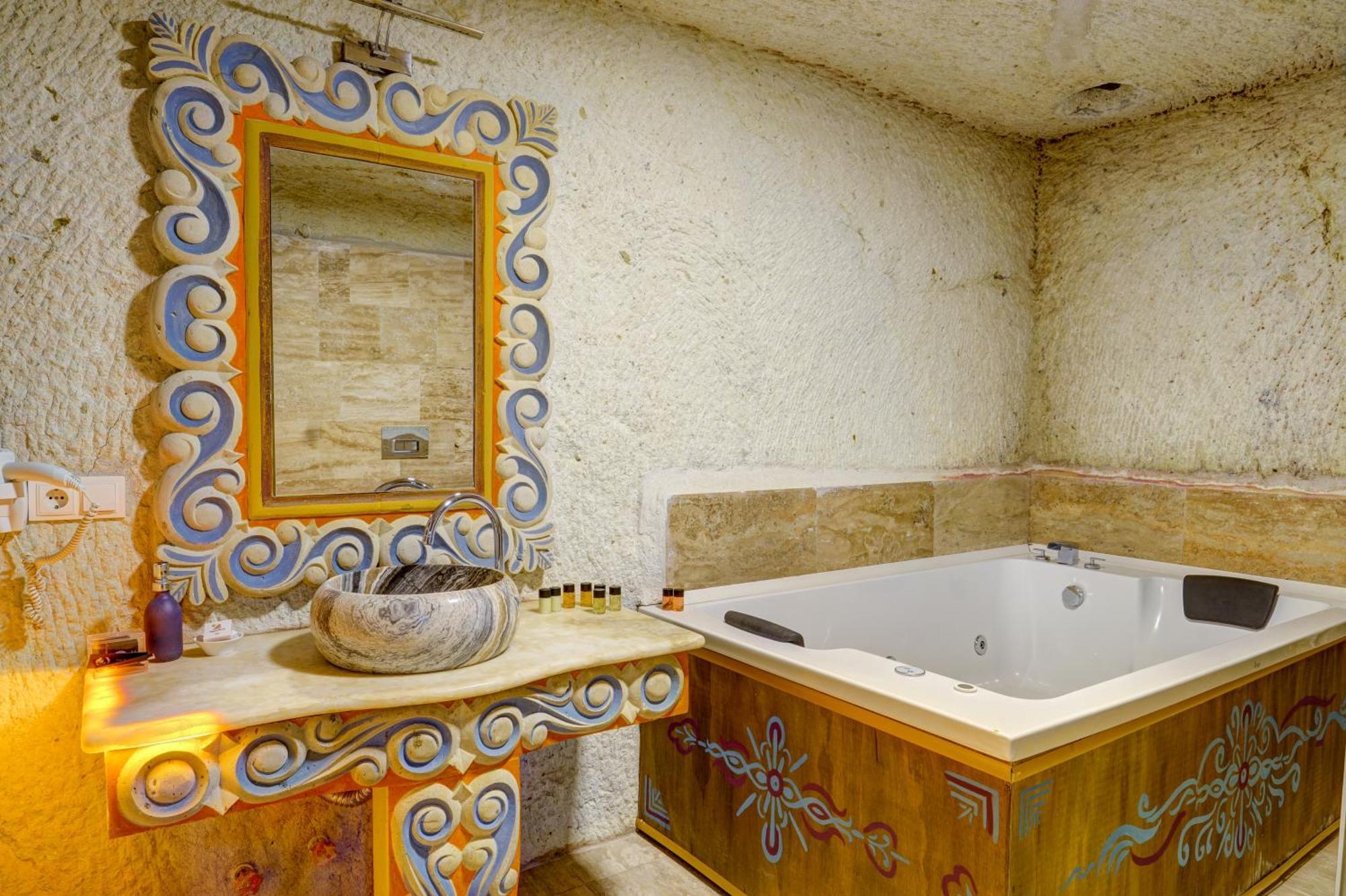 Nova Cave Hotel *