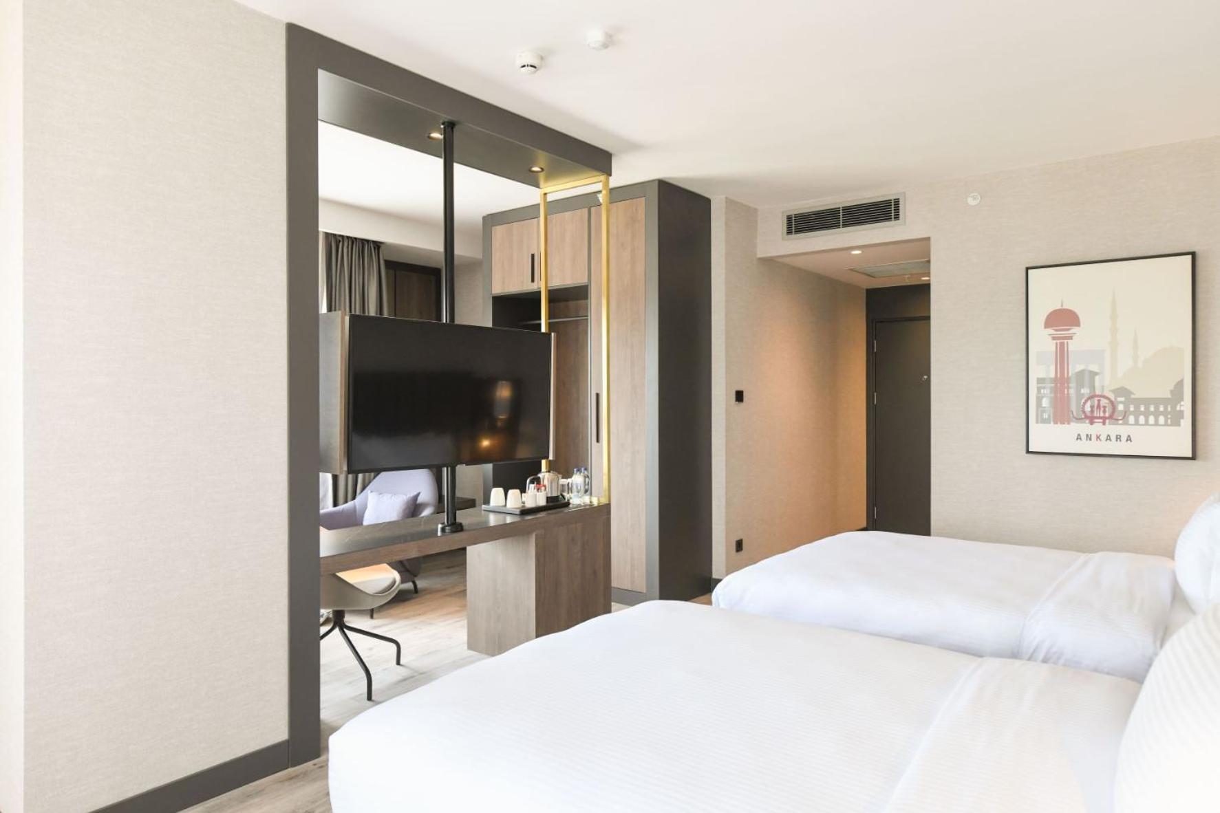 Crowne Plaza By Ihg 5*