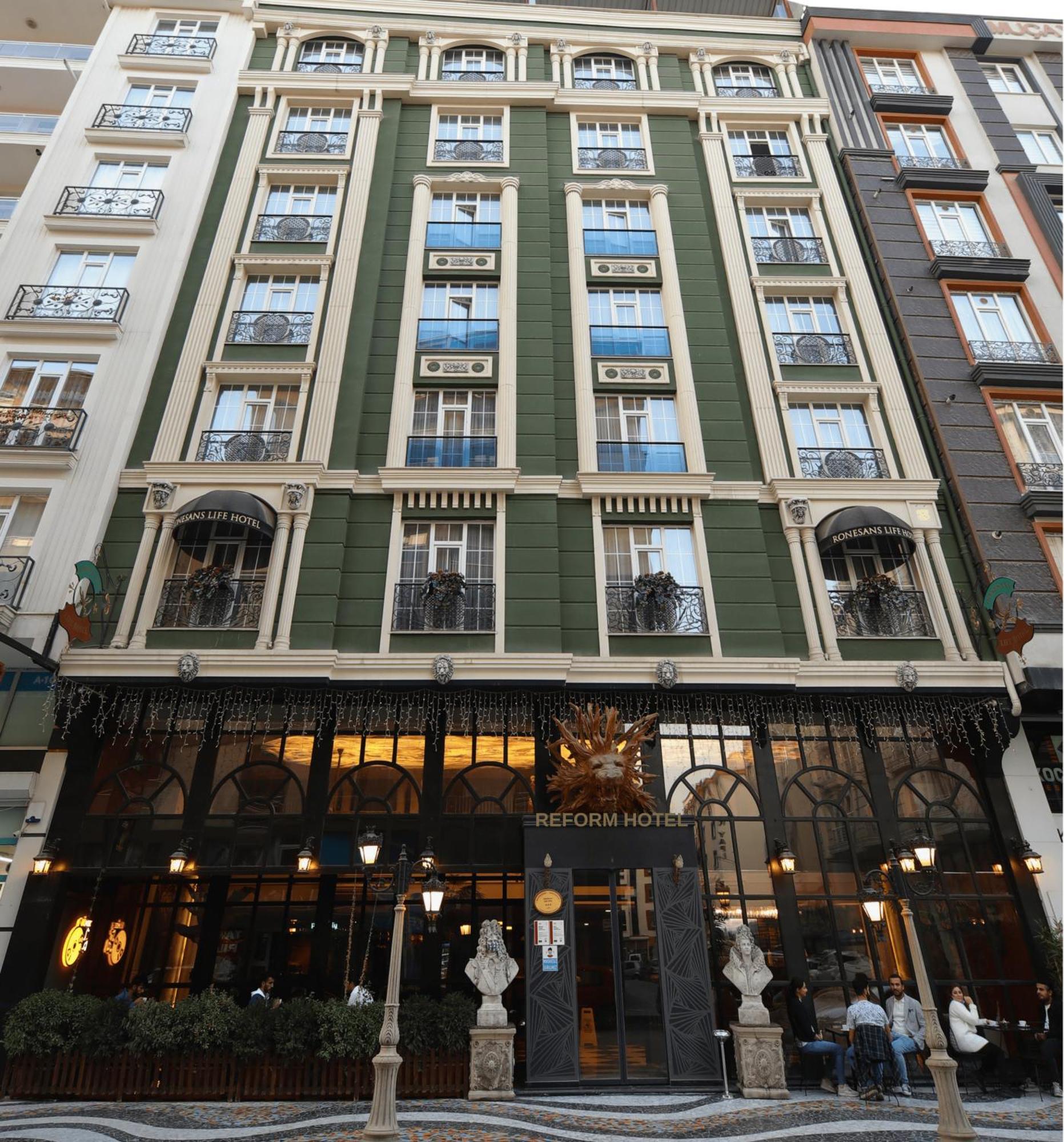 Reform Hotel Van