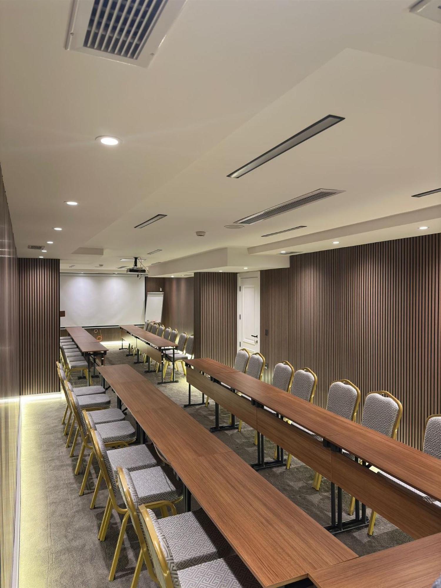 Hotel Trademark Collection By Wyndham Operla Airport