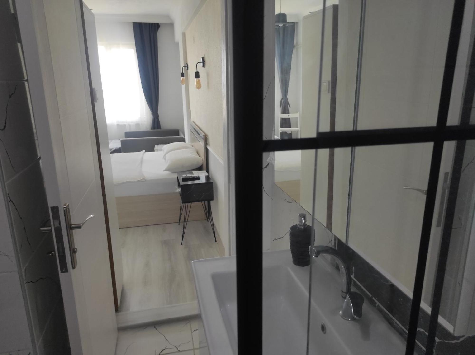 Bahceli Hotel *