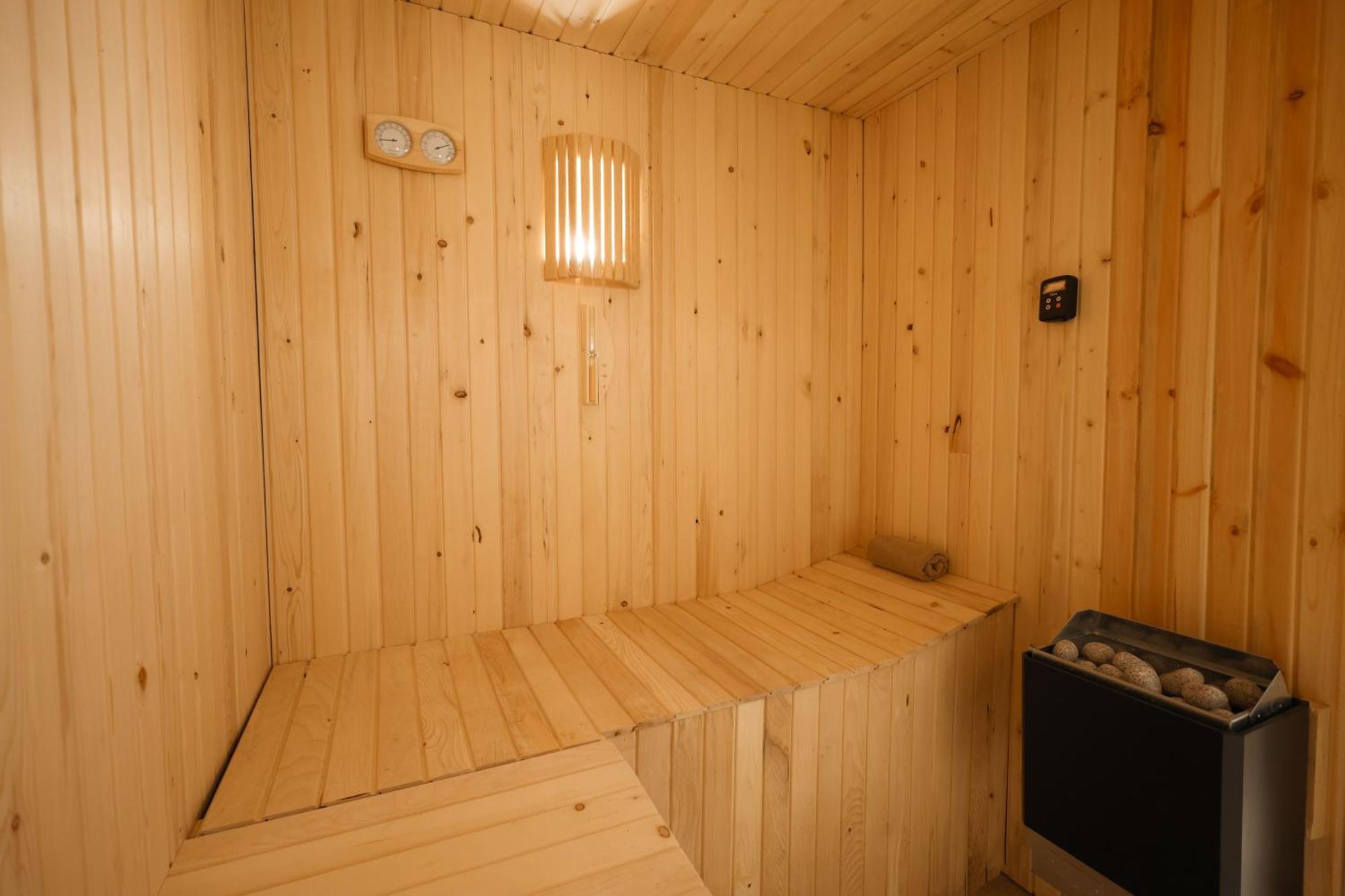 Cave Rooms&pool Hotel