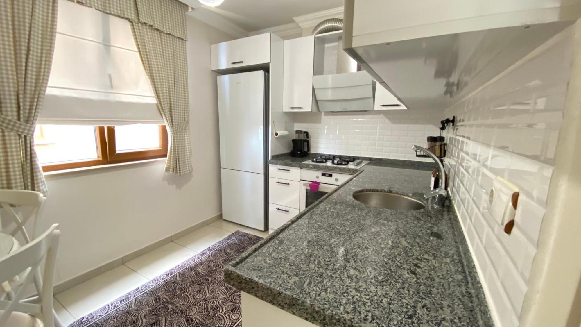 Apartment My White House *