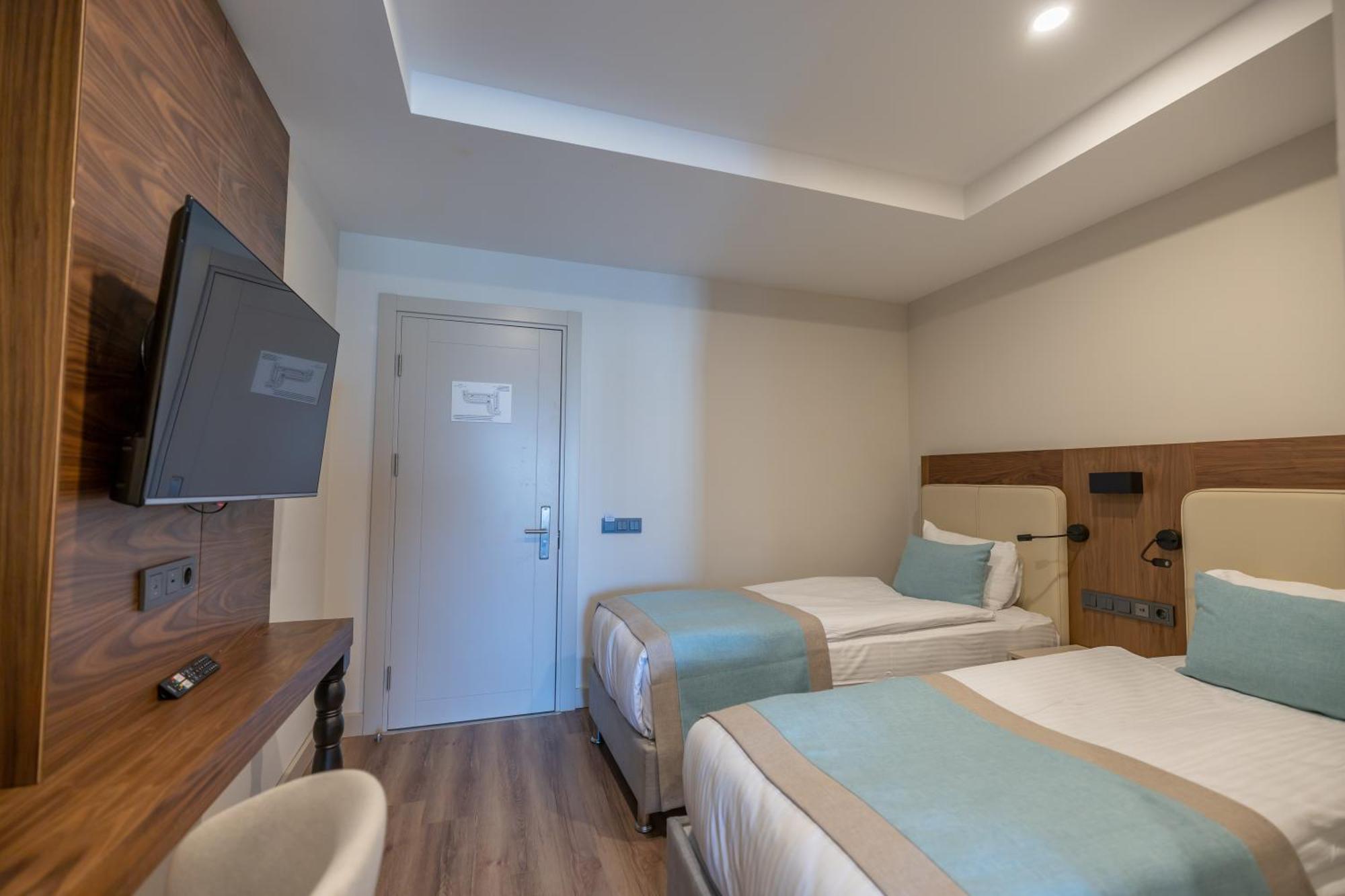 Moon Palace 5* Side