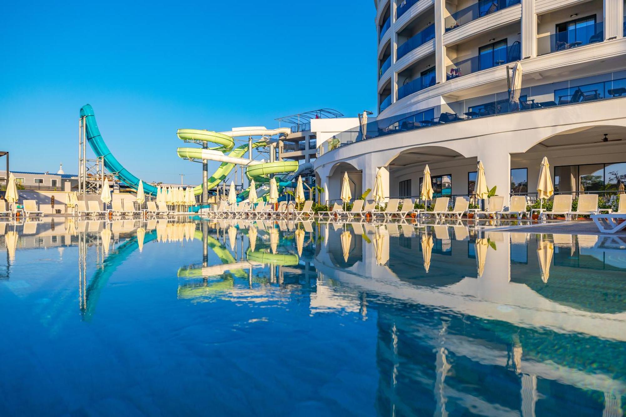 Moon Palace Hotel Side