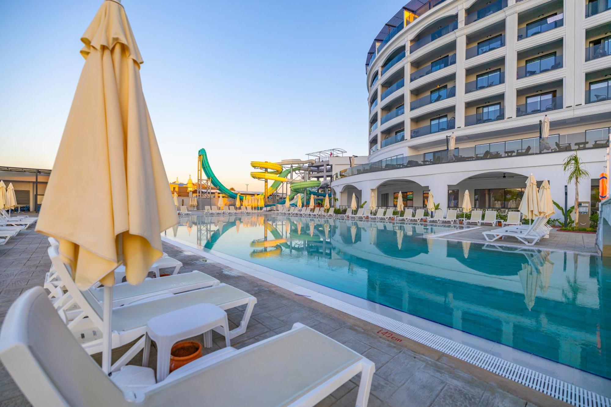 Hotel Moon Palace