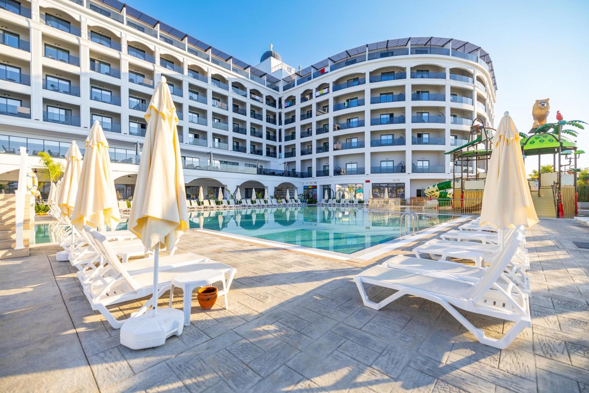 Moon Palace Hotel Side