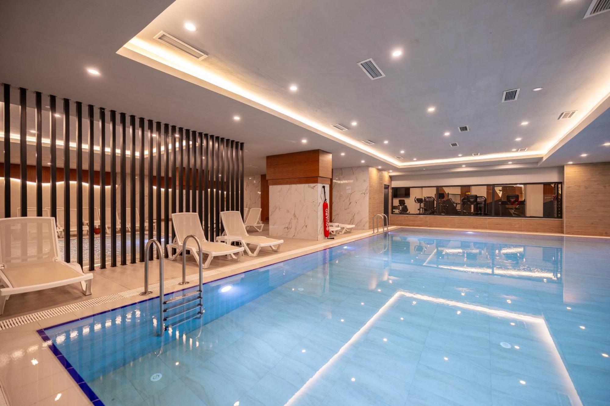 Moon Palace 5* Side