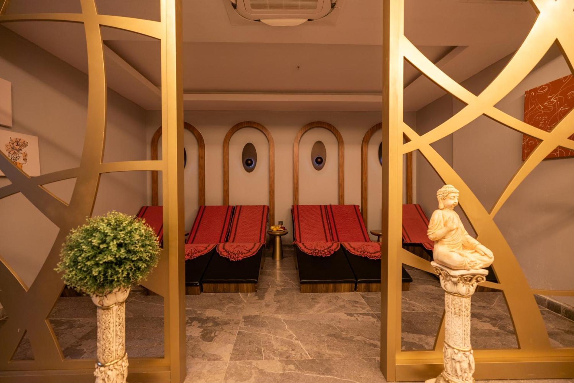 Hotel Moon Palace