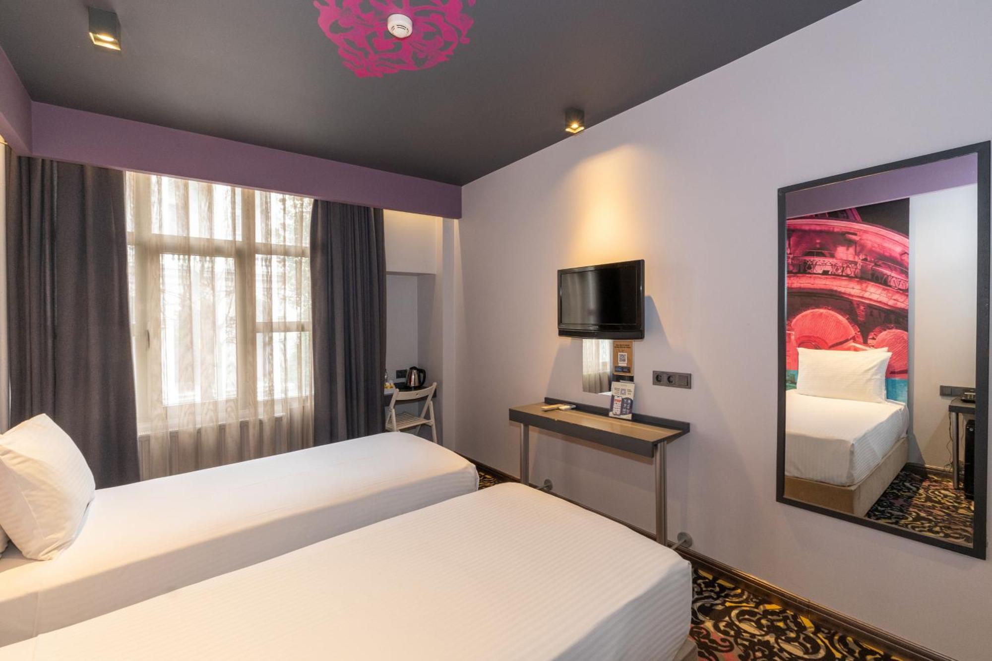 Hotel Tulip & 4*