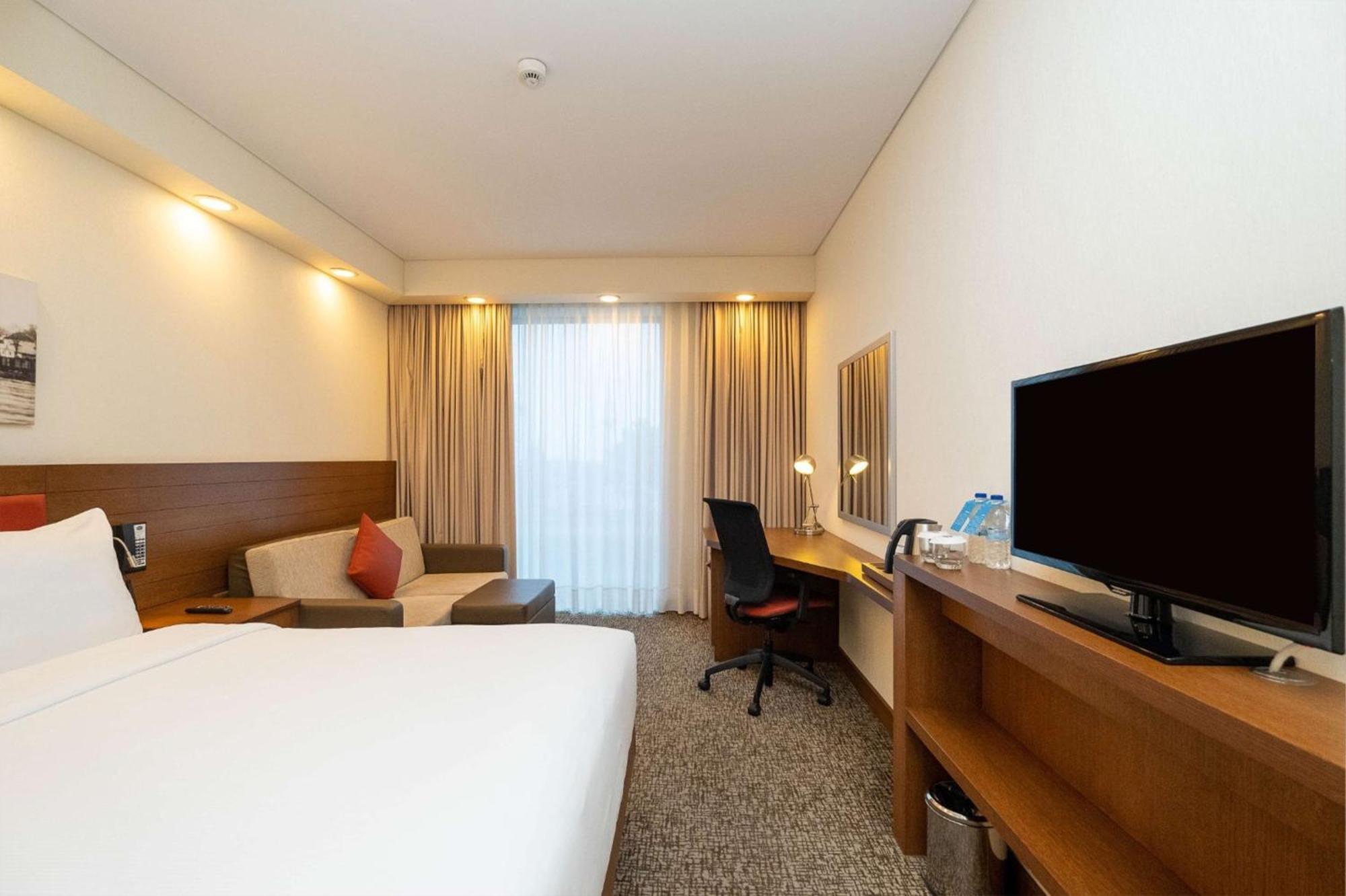 Hampton By Hilton Hotel 4*
