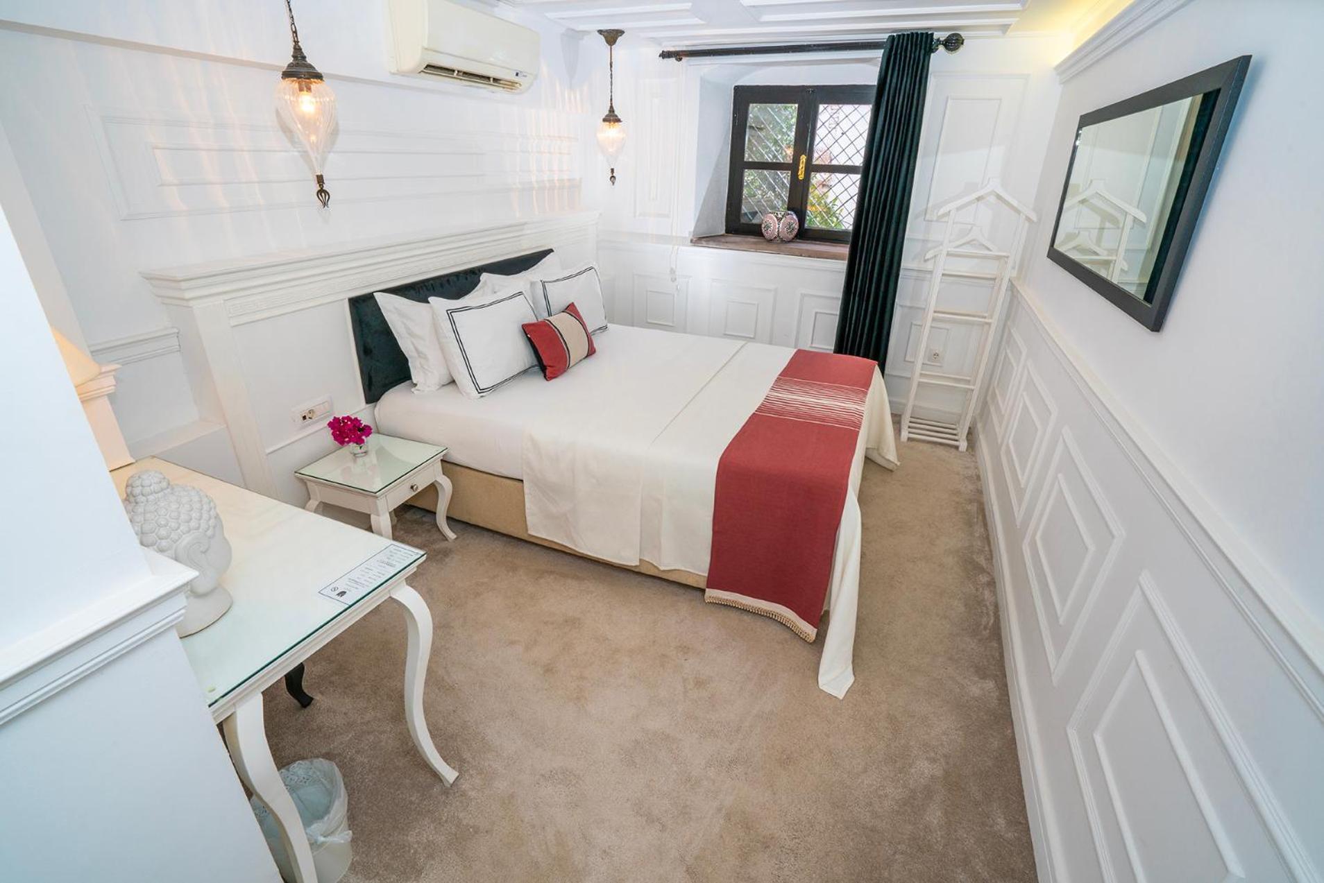 Siyah Lale Cunda 1841 (adults Only) 2*