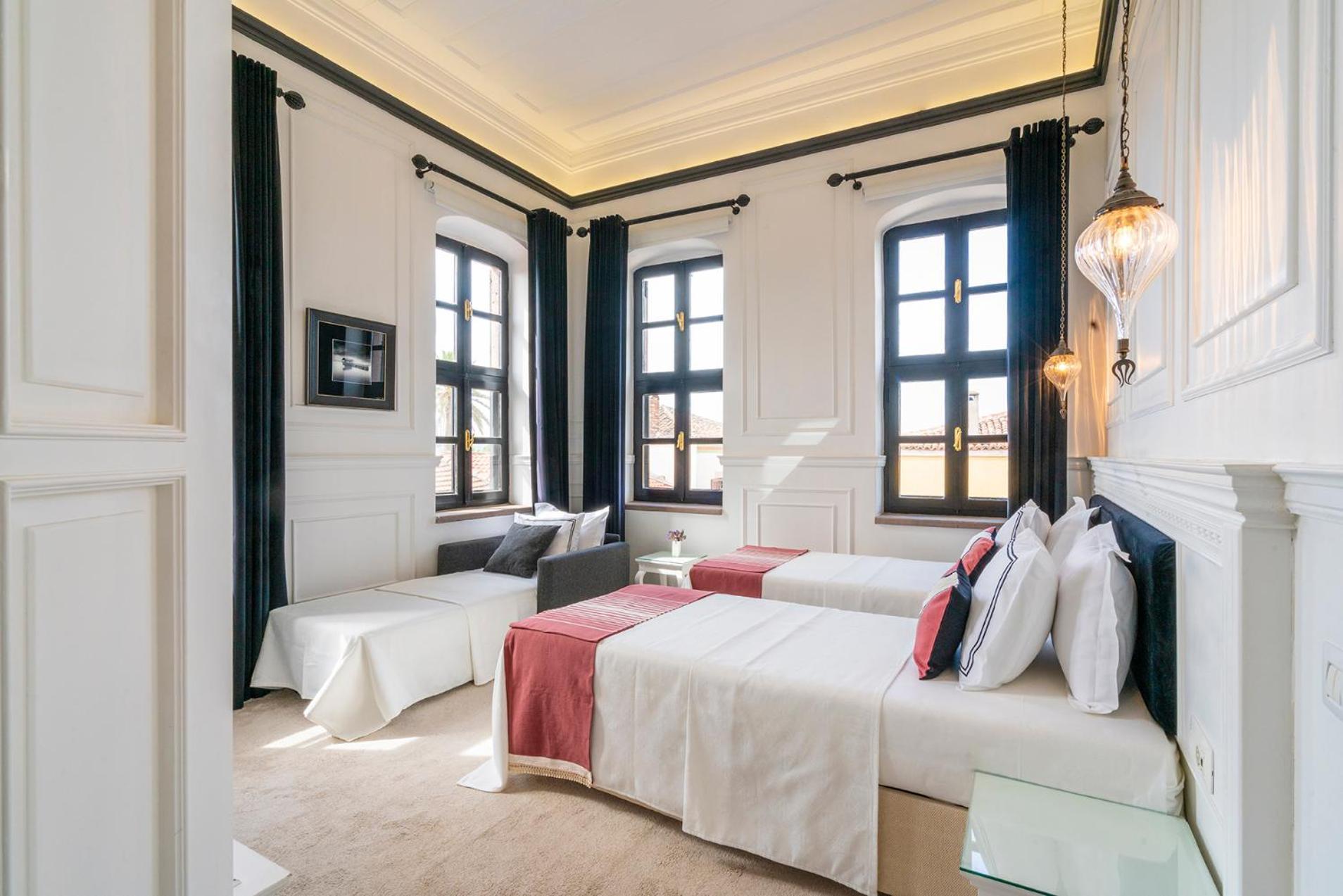 Siyah Lale Cunda 1841 (adults Only) 2*