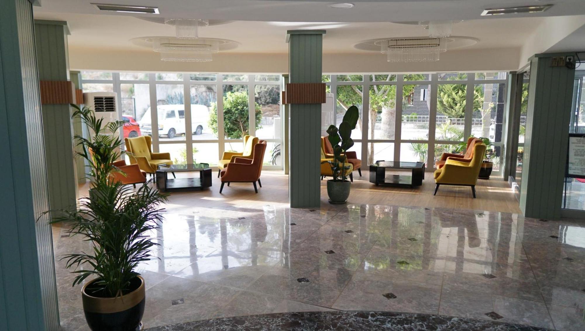 Ada Newday Hotel 3*