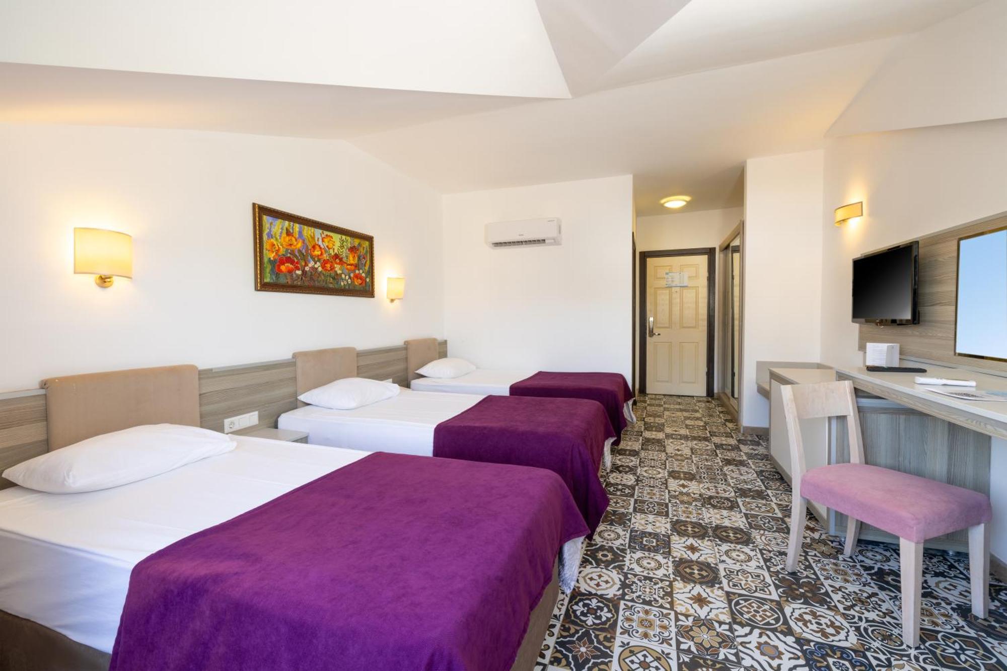 Crystal Aura & Resort Kemer