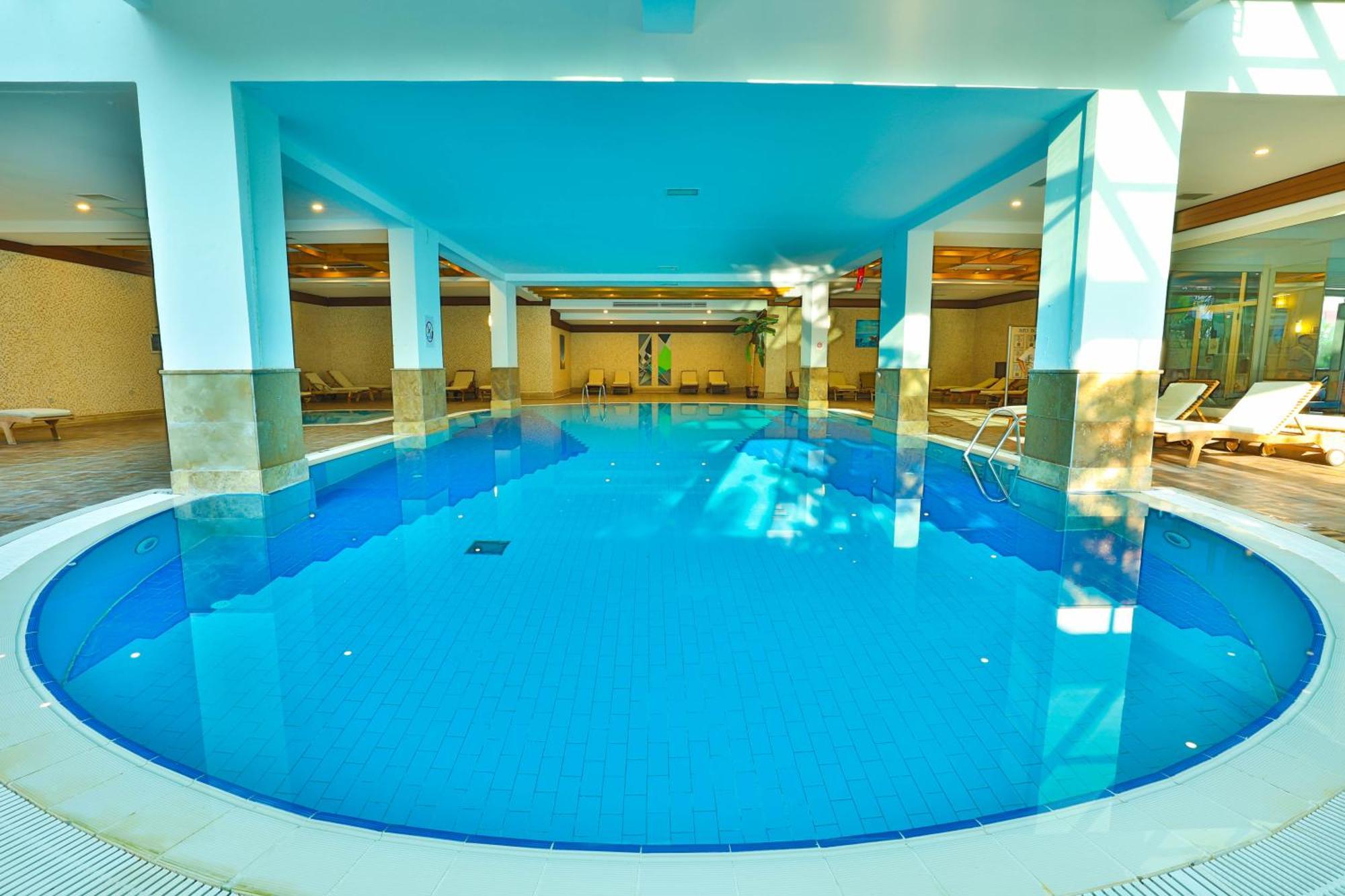 Resort Crystal Aura &