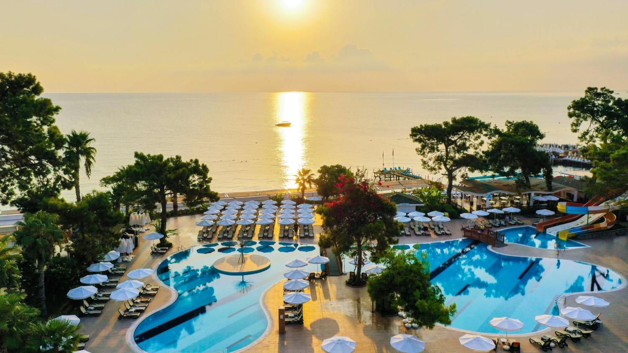 Crystal Aura & Resort 5*