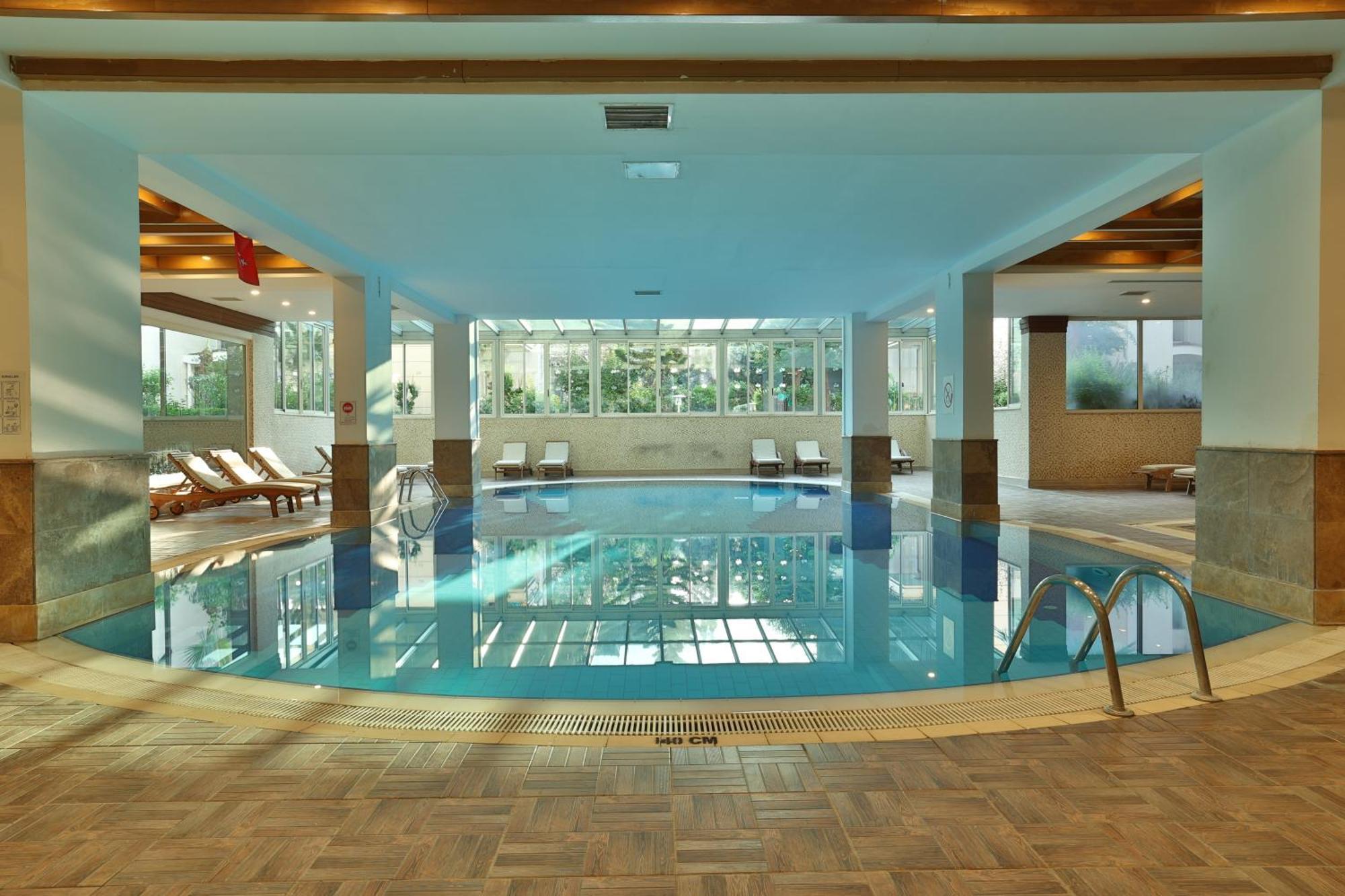 Crystal Aura & Resort Kemer