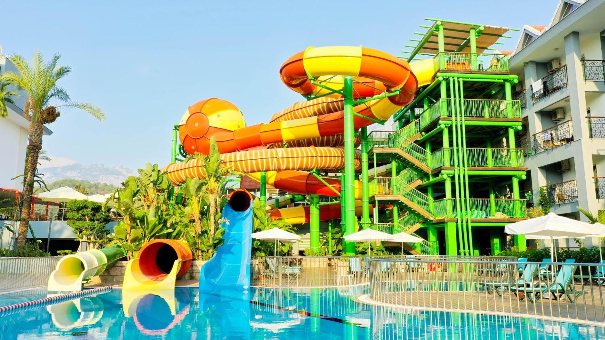 Resort Crystal Aura &
