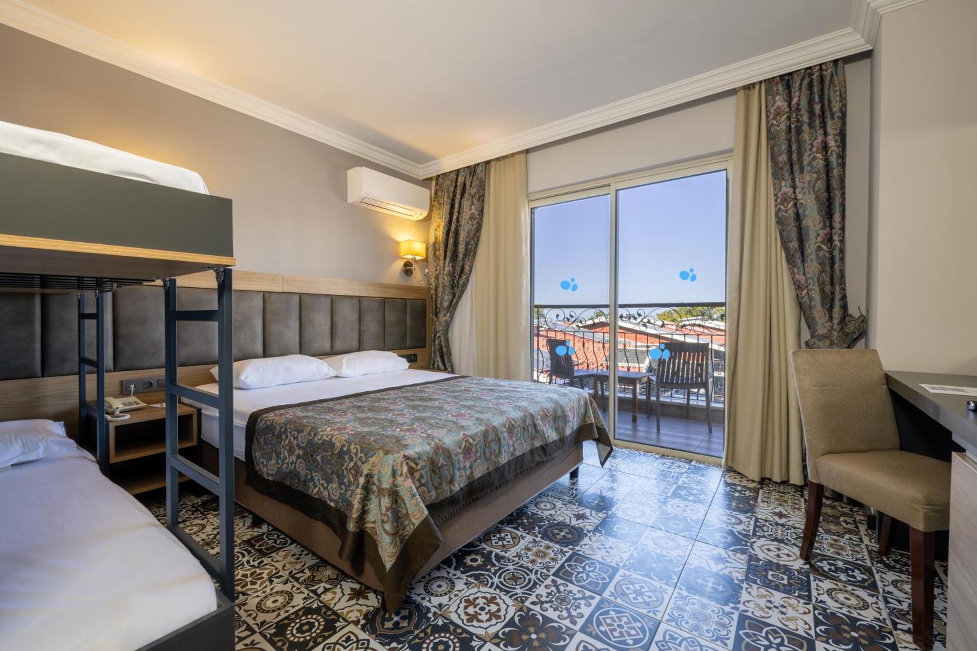 Crystal Aura & Resort Kemer