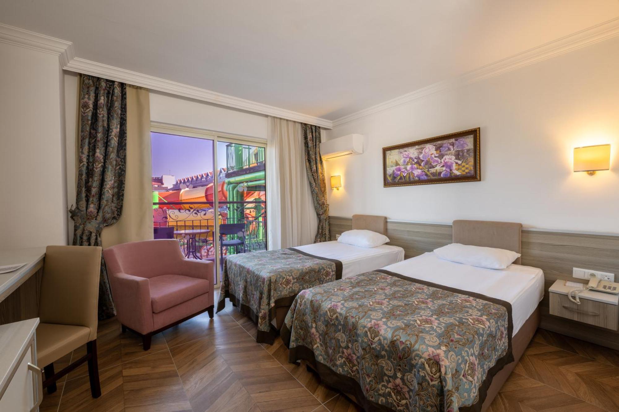 Crystal Aura & Resort 5*