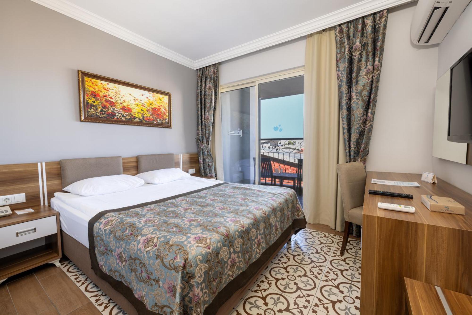Crystal Aura & Resort Kemer