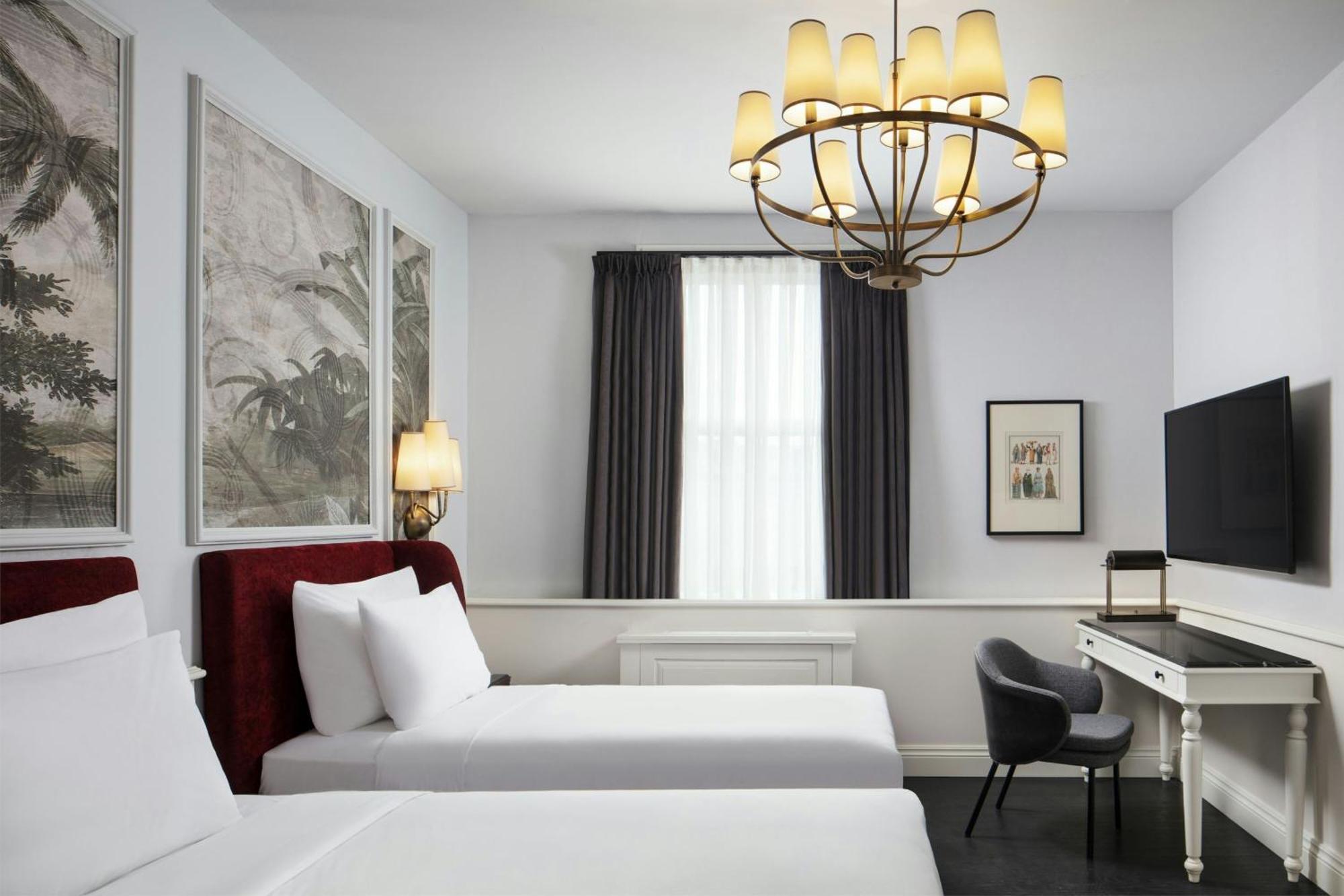 Adahan Decamondo Pera, Autograph Collection Hotel
