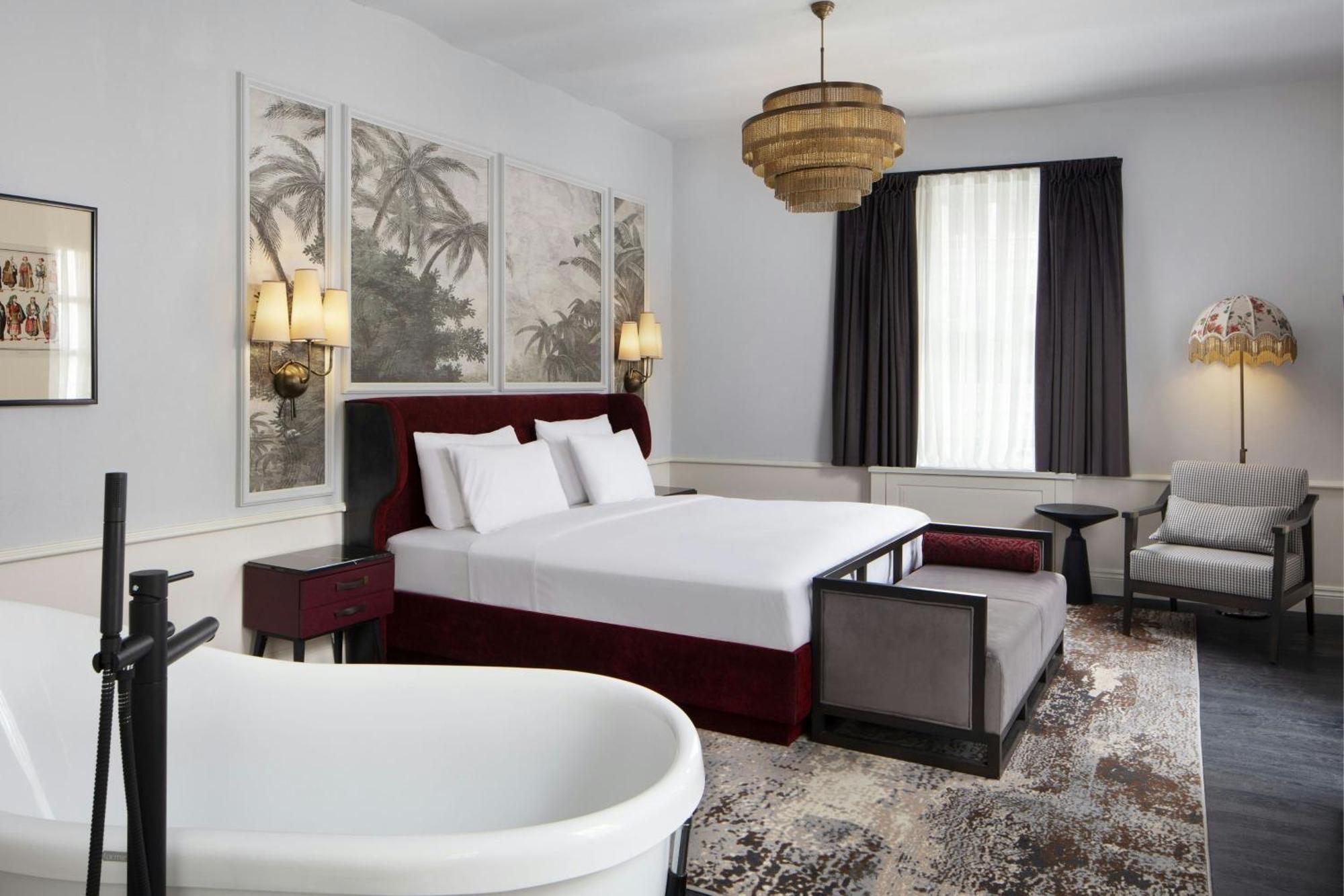 Adahan Decamondo Pera, Autograph Collection Hotel 5*