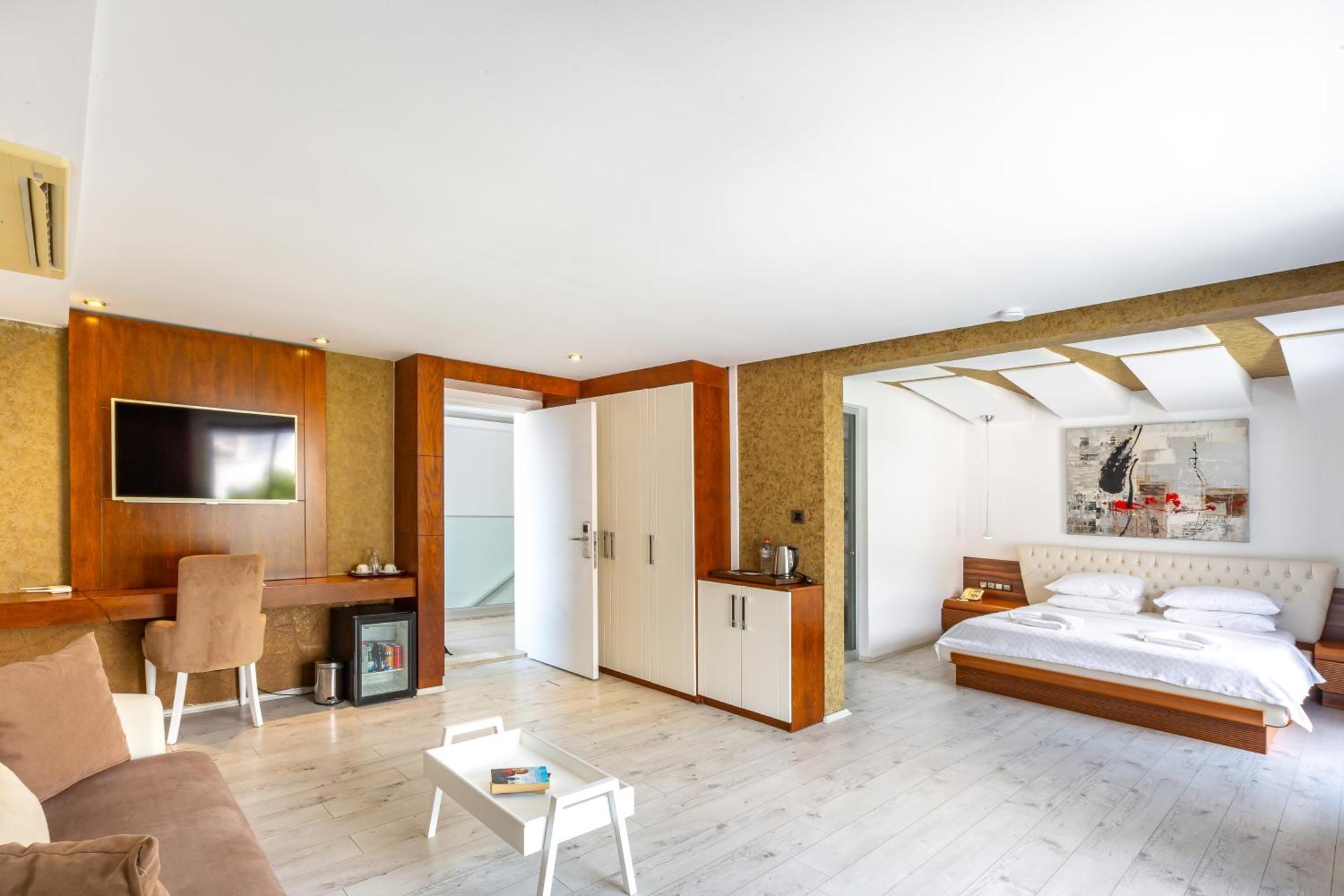 Hotel Rhapsody & (adults Only) 3*