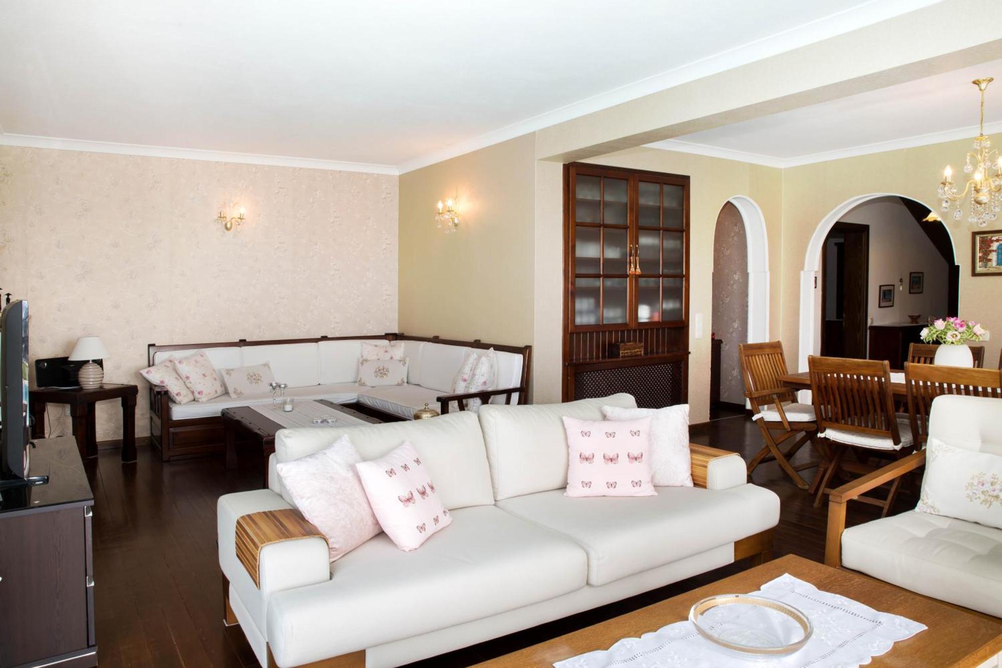 Villa Rana By Important Group Travel