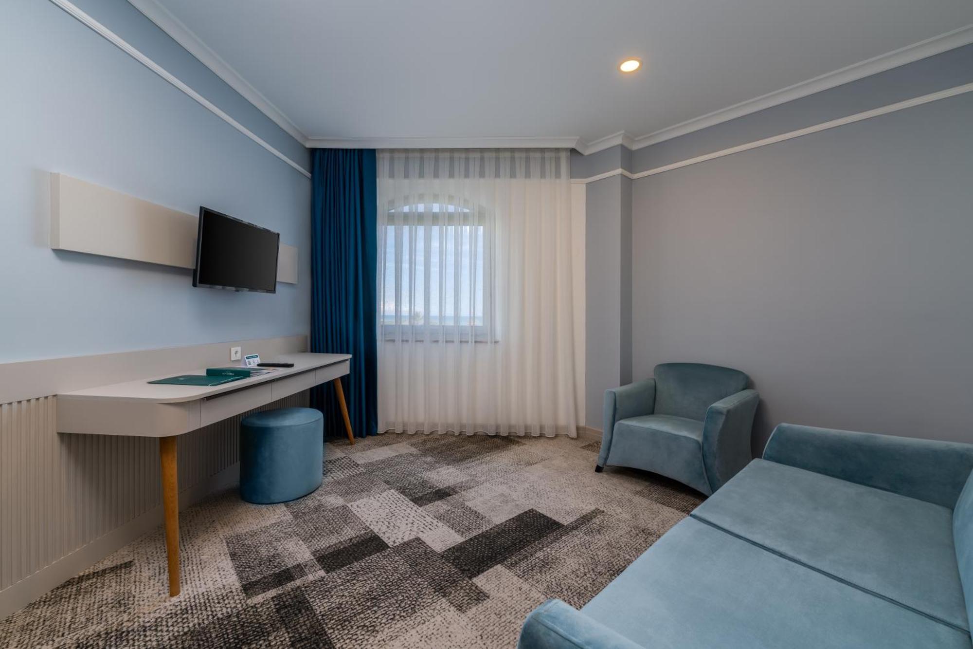 Pine Beach Resort 5*
