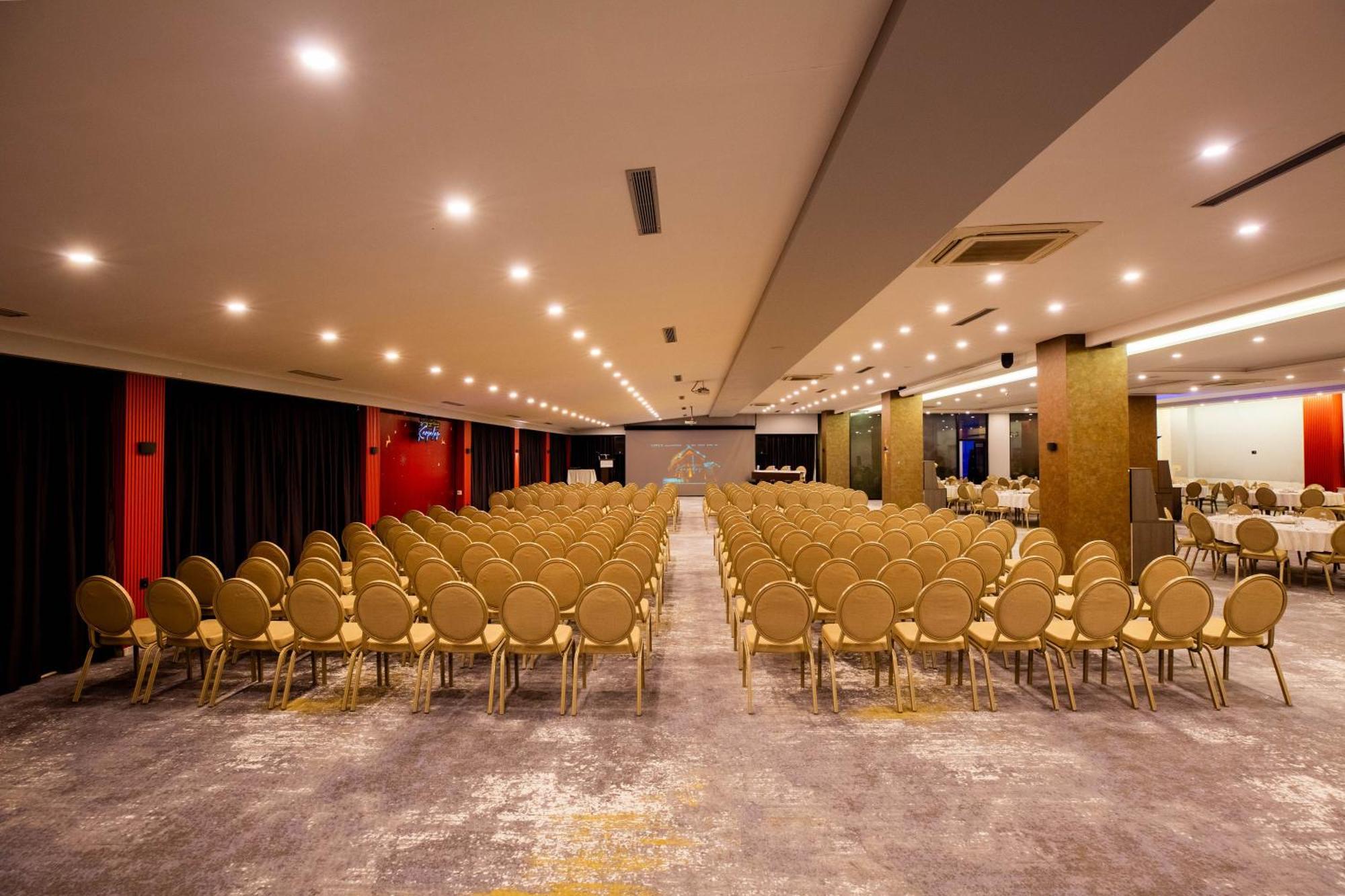 Hotel Karpalas & 4*