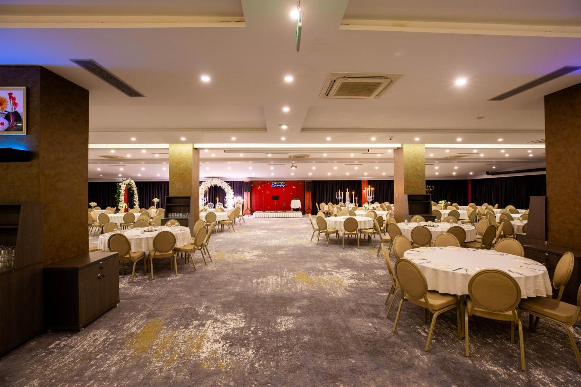 Hotel Karpalas & 4*