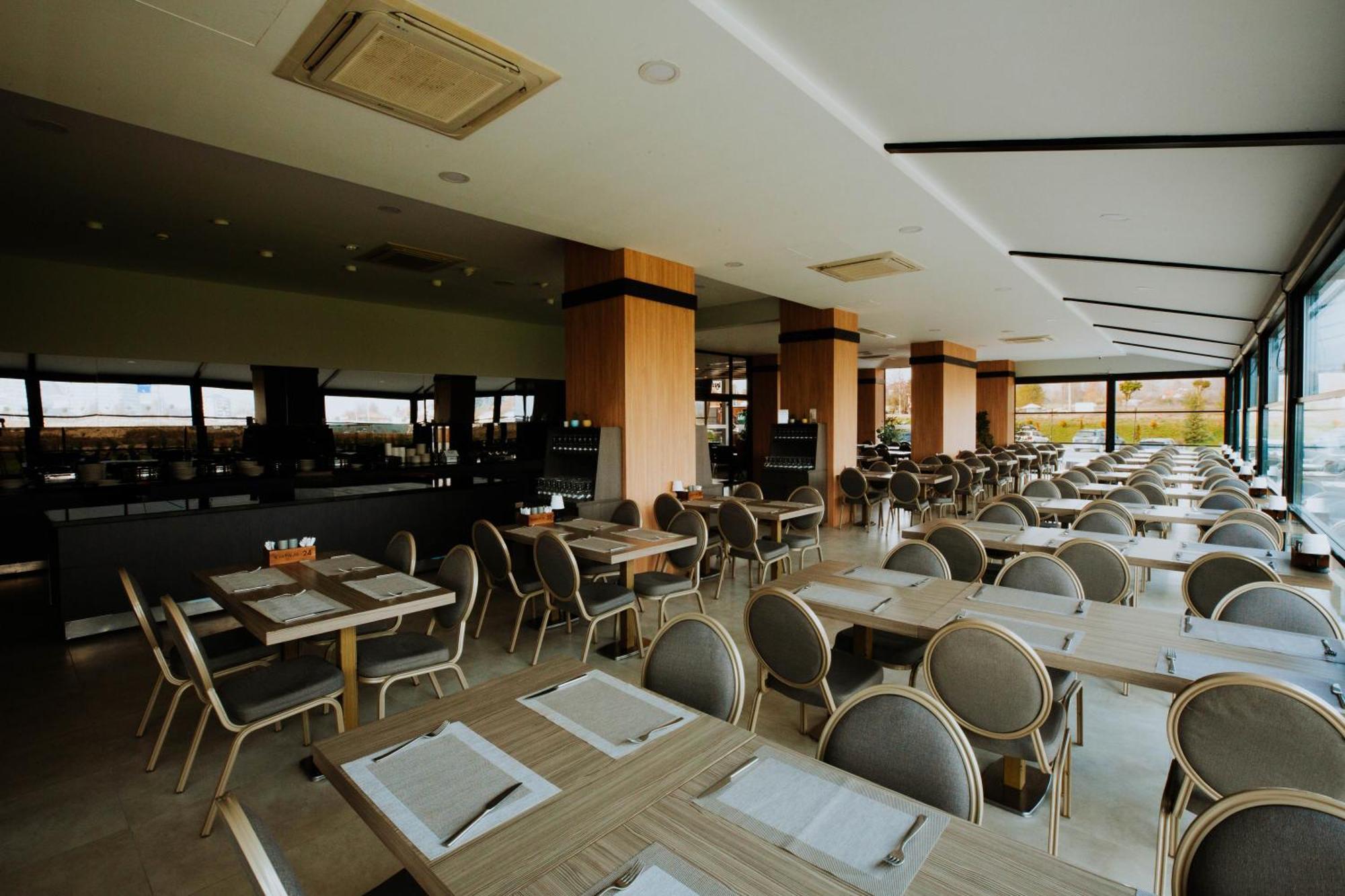 Hotel Karpalas & 4*