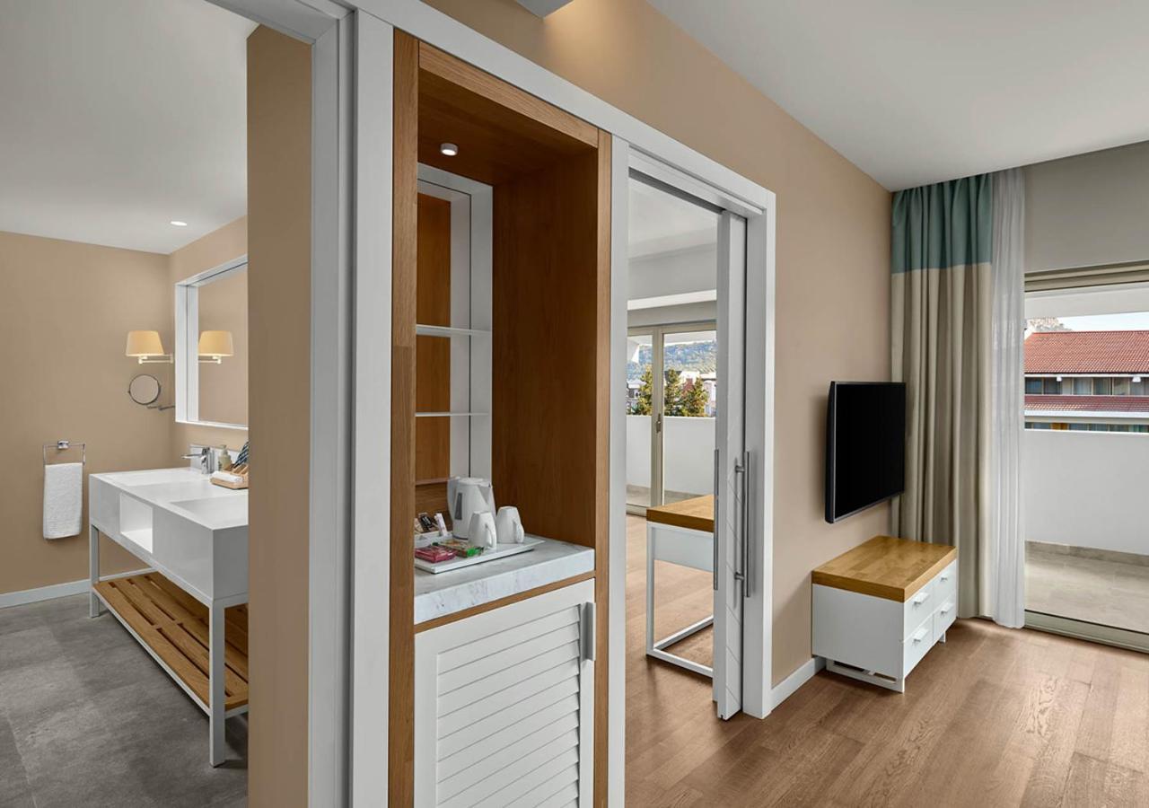 Hotel Akra 5*
