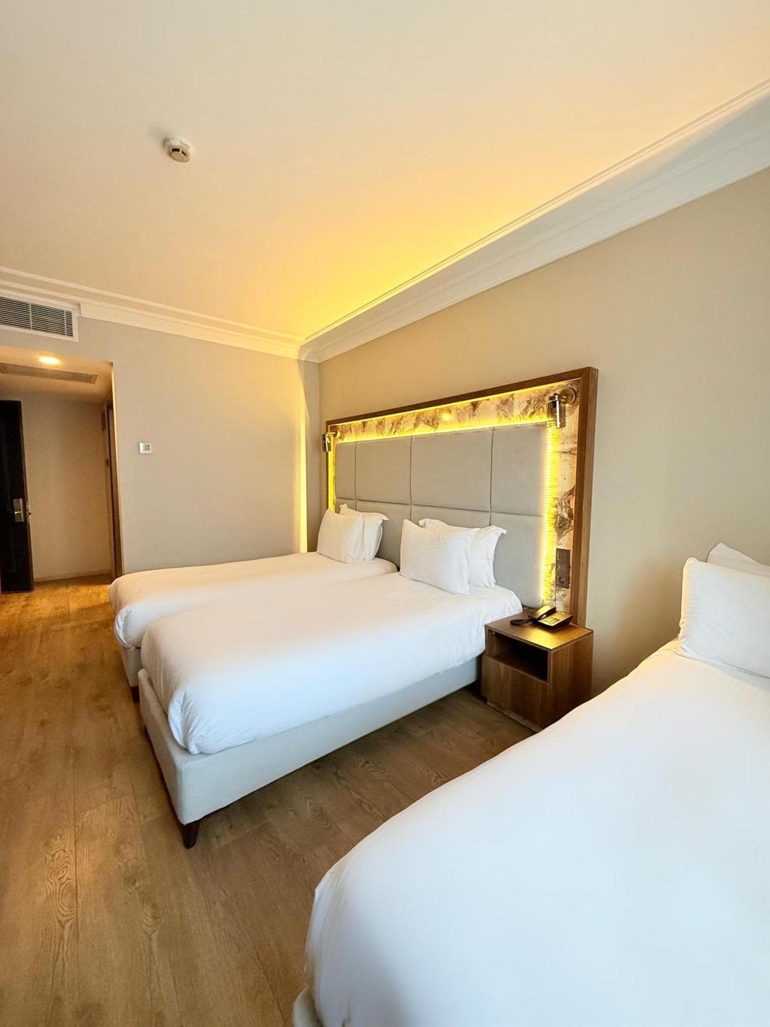 Hotel The Yali 3*